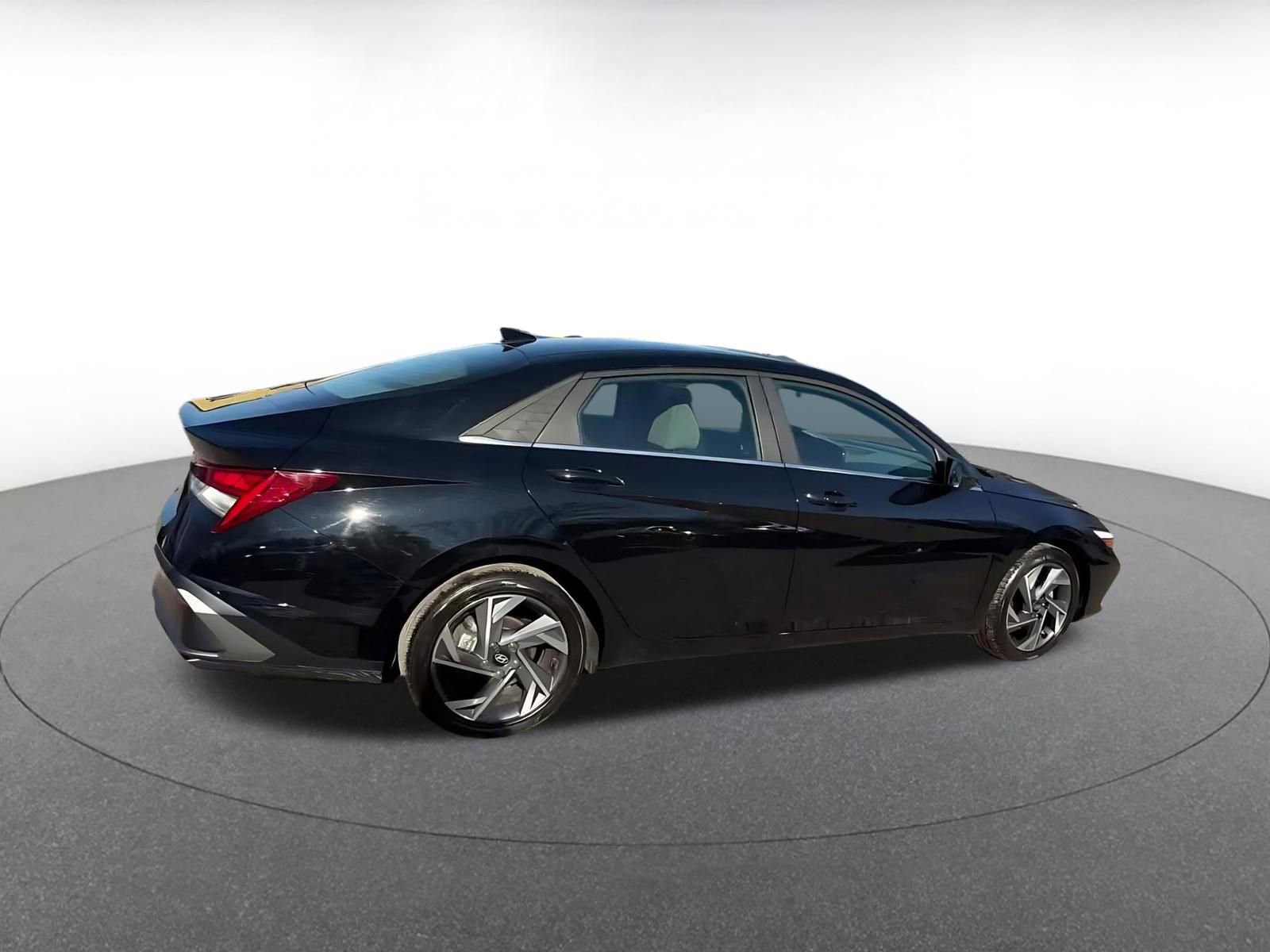 Thumbnail: 2025 Hyundai Elantra - 15