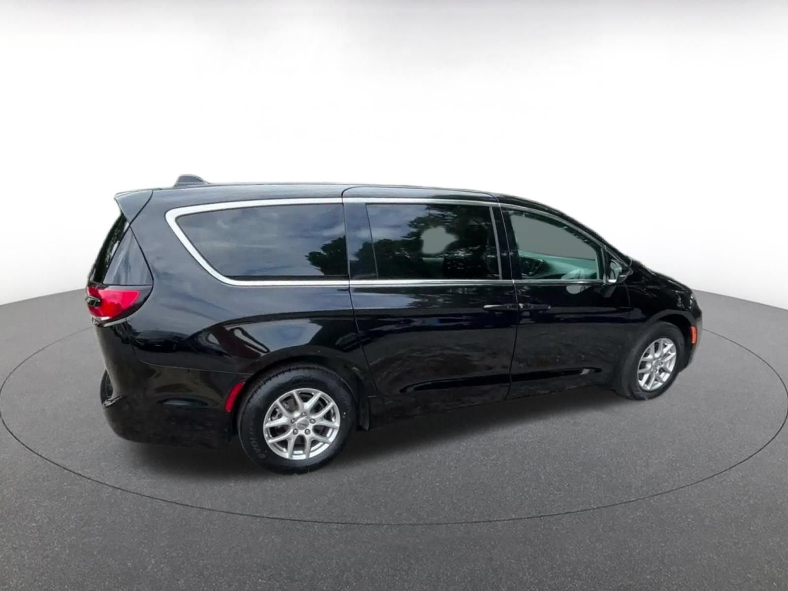 Thumbnail: 2024 Chrysler Pacifica - 15