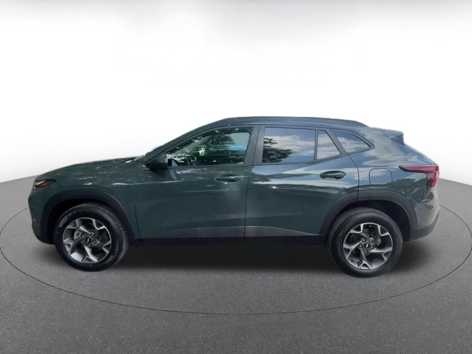 Thumbnail: 2025 Chevrolet Trax - 8