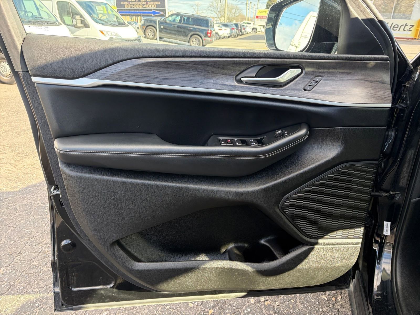 Thumbnail: 2023 Jeep Grand Cherokee - 20