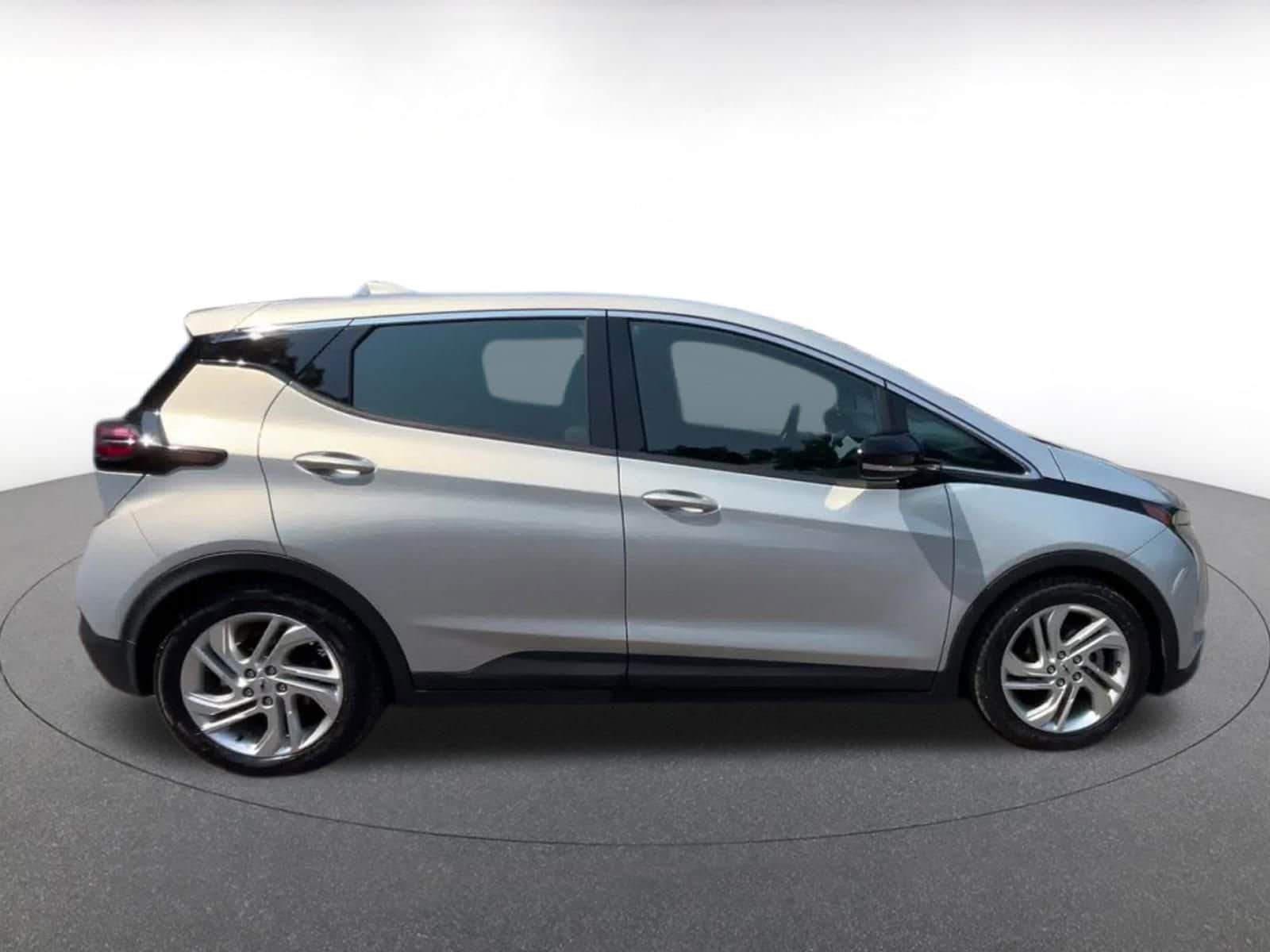 Thumbnail: 2023 Chevrolet Bolt EV - 16