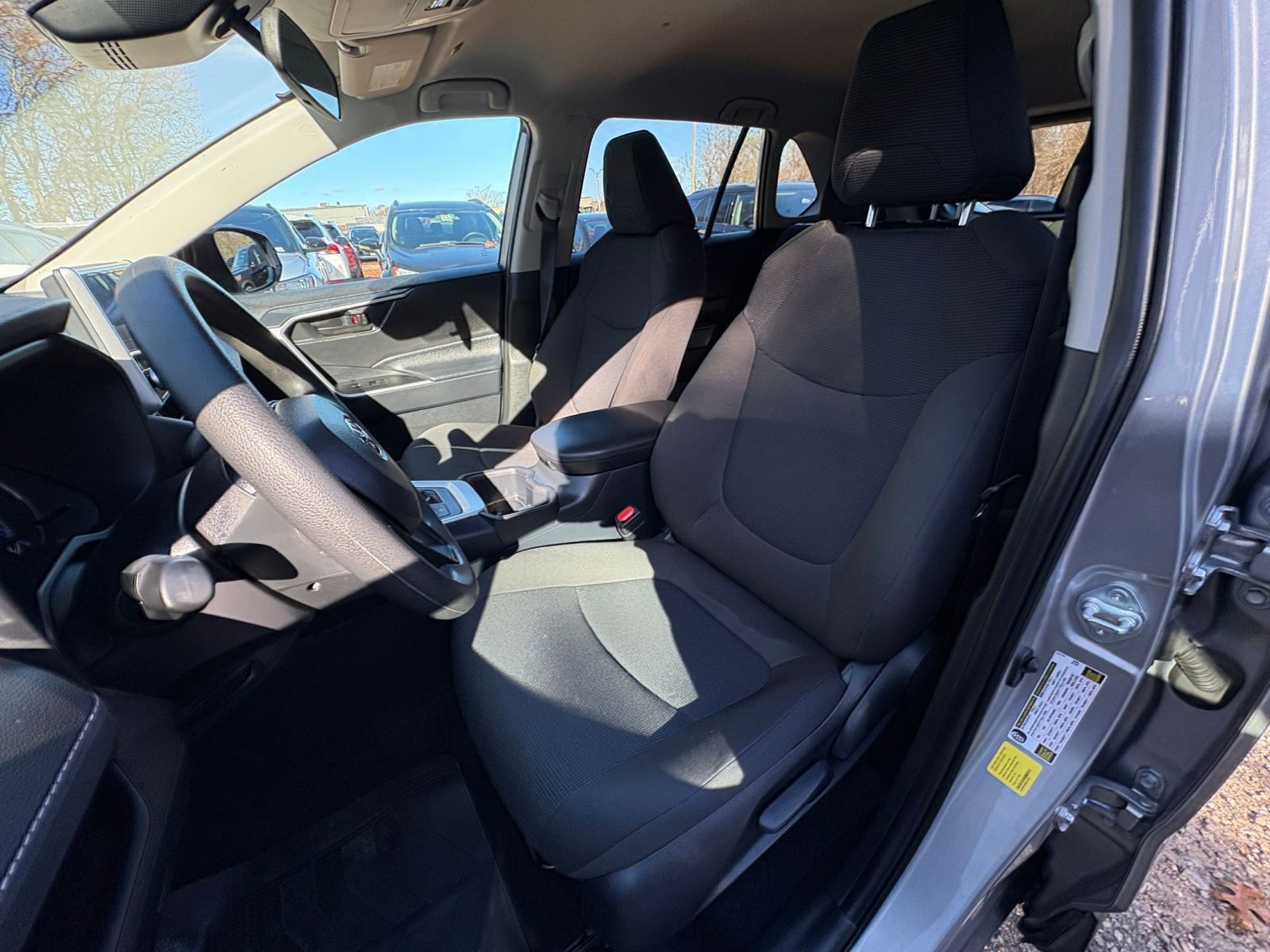 Thumbnail: 2025 Toyota RAV4 - 32