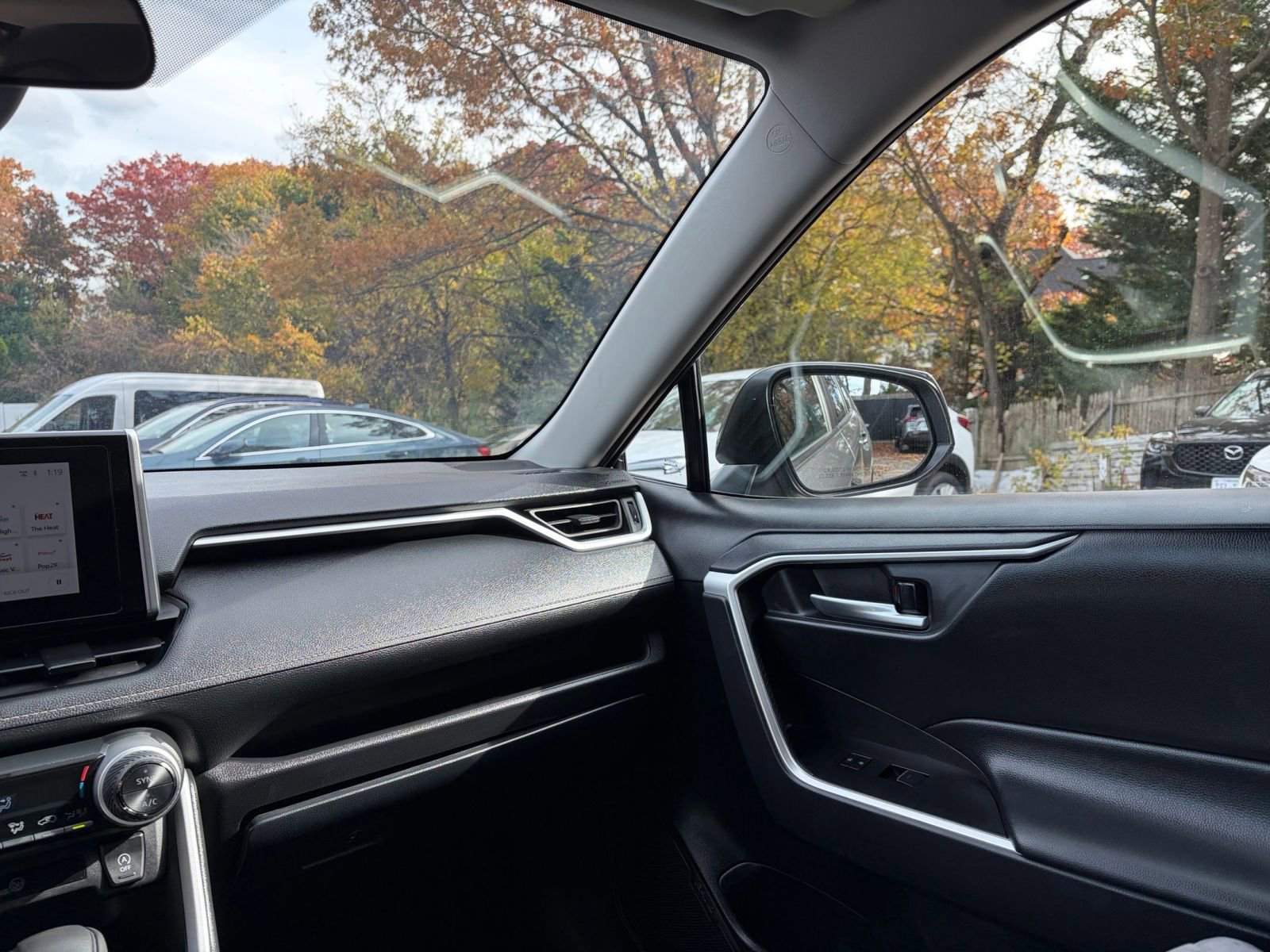 Thumbnail: 2025 Toyota RAV4 - 35