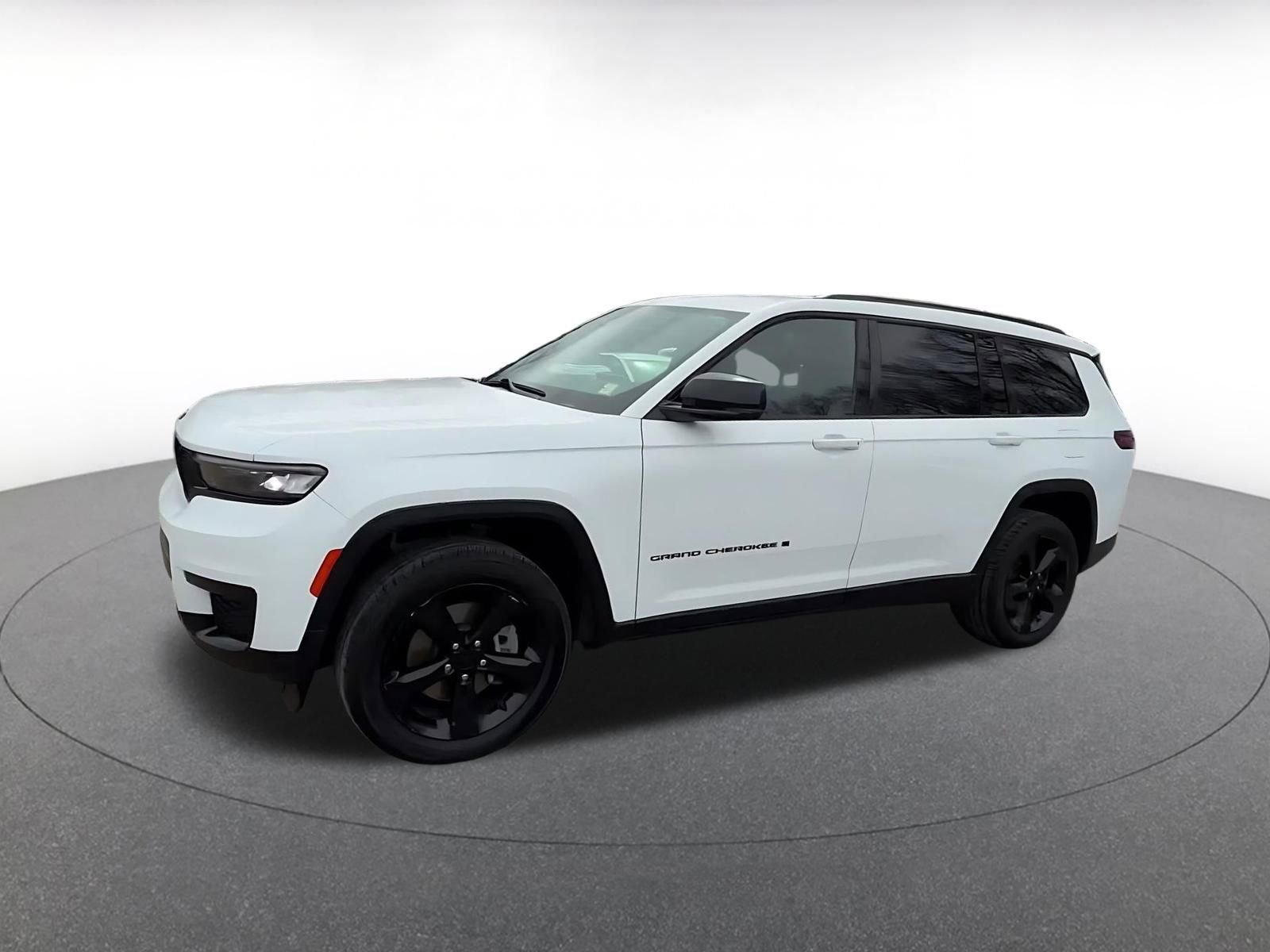 Thumbnail: 2023 Jeep Grand Cherokee - 8