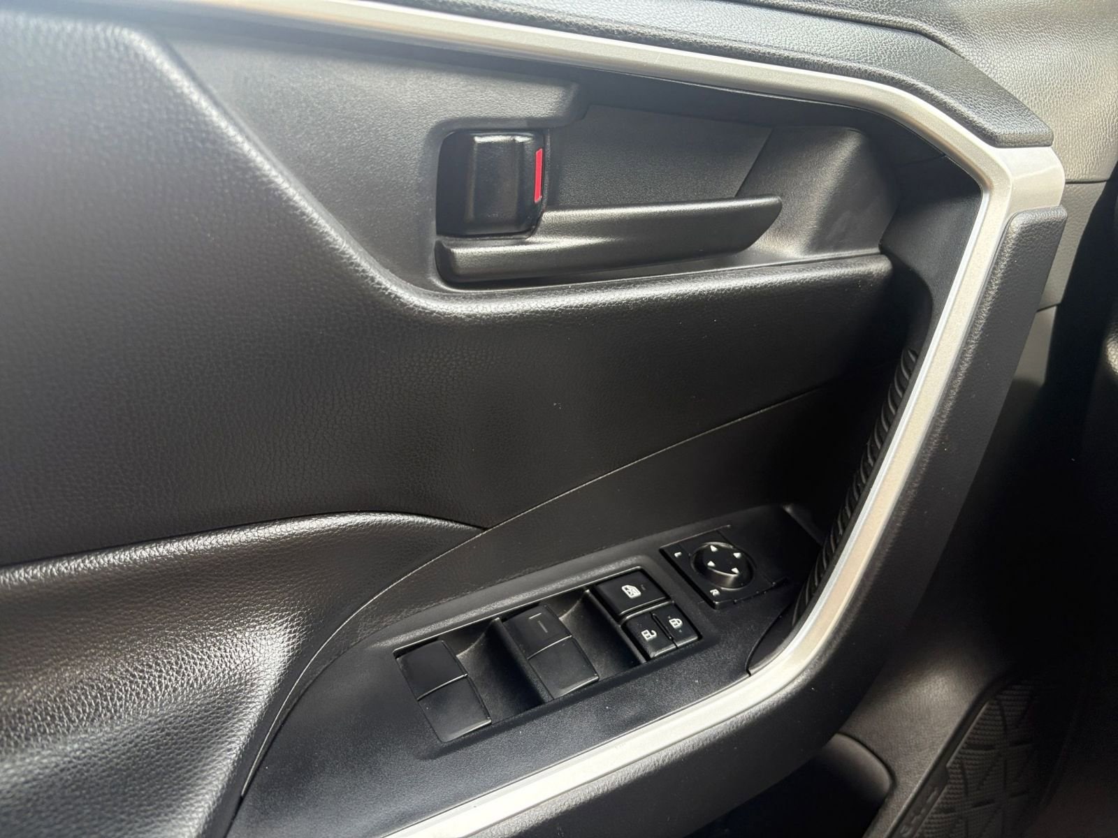 Thumbnail: 2024 Toyota RAV4 - 20