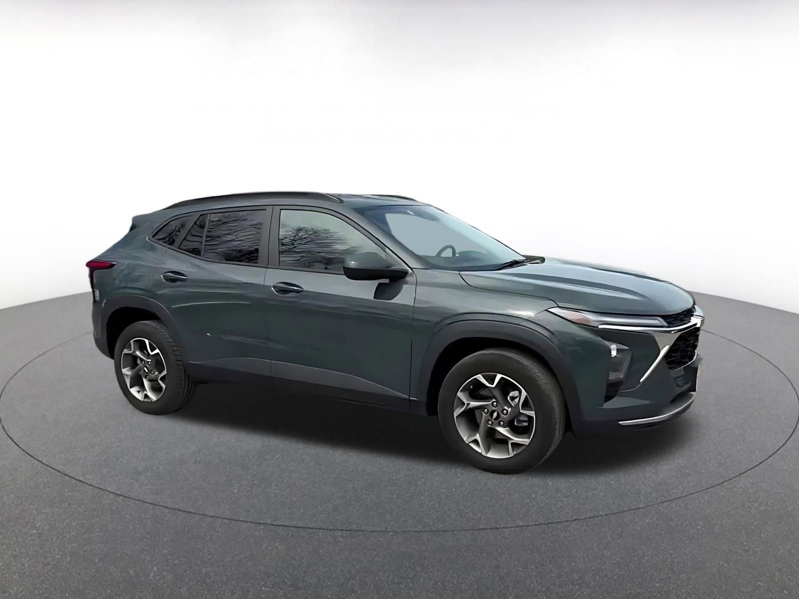 Thumbnail: 2025 Chevrolet Trax - 2