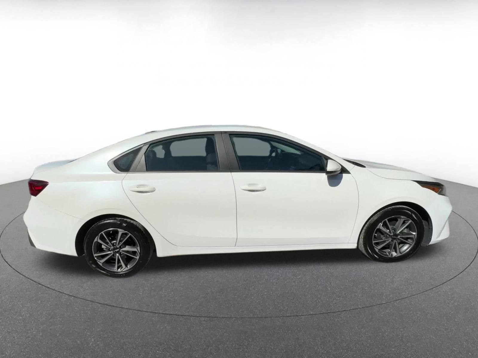 Thumbnail: 2024 Kia Forte - 16