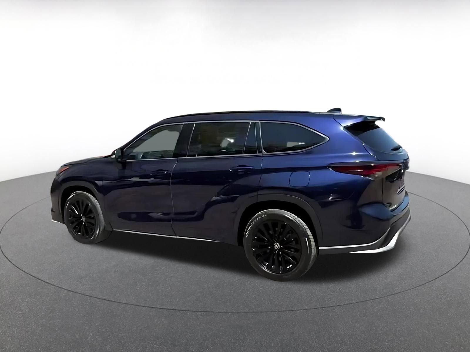 Thumbnail: 2025 Toyota Highlander - 10