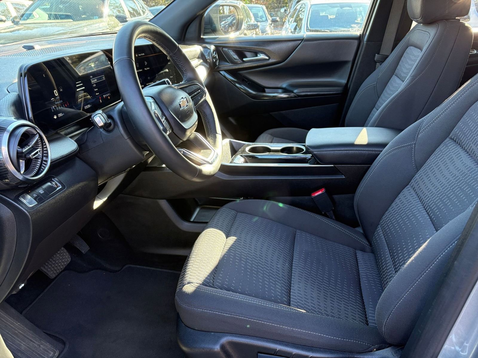 Thumbnail: 2025 Chevrolet Equinox - 25