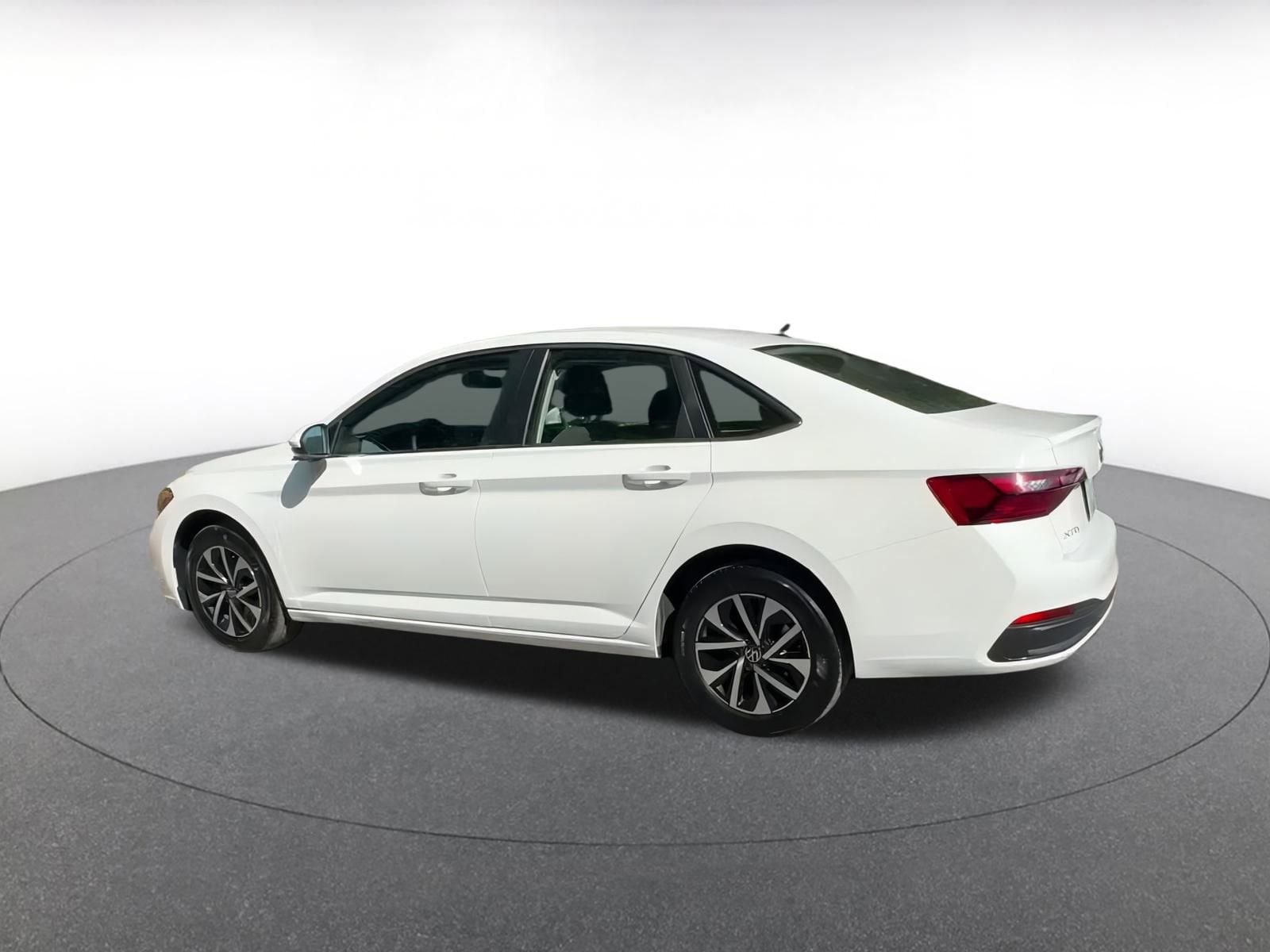 Thumbnail: 2024 Volkswagen Jetta - 10