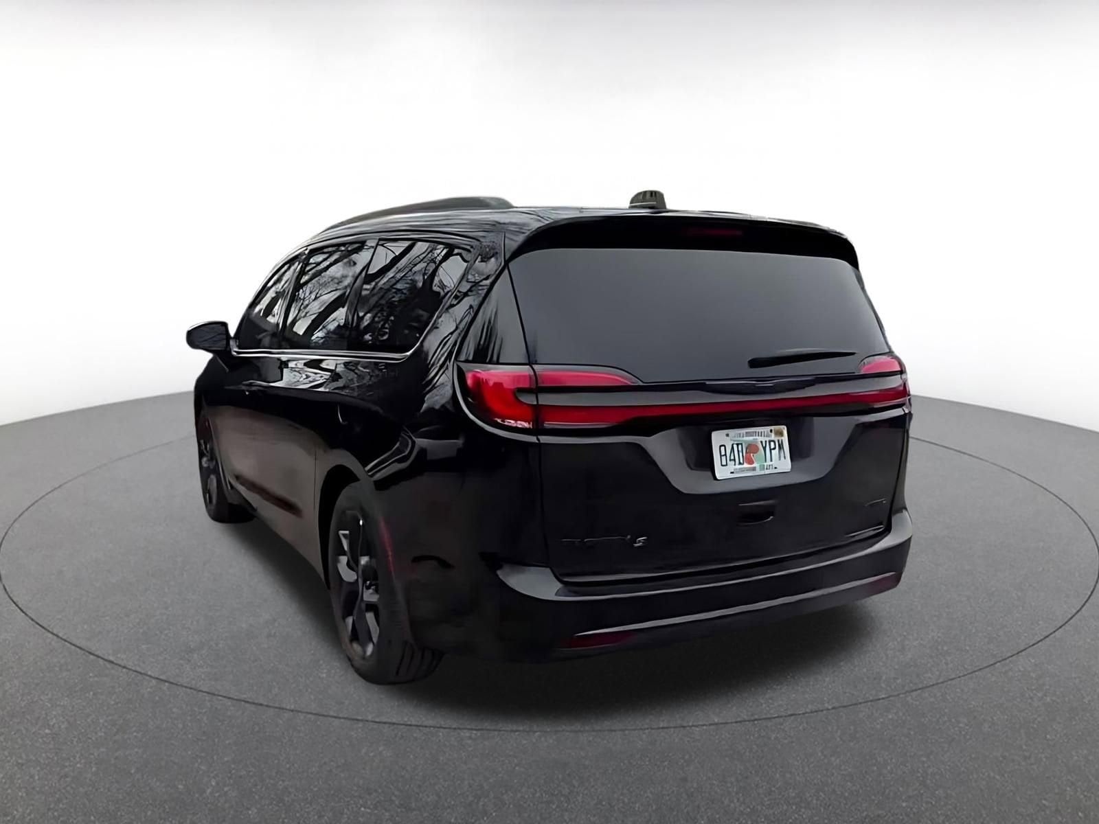 Thumbnail: 2025 Chrysler Pacifica - 11