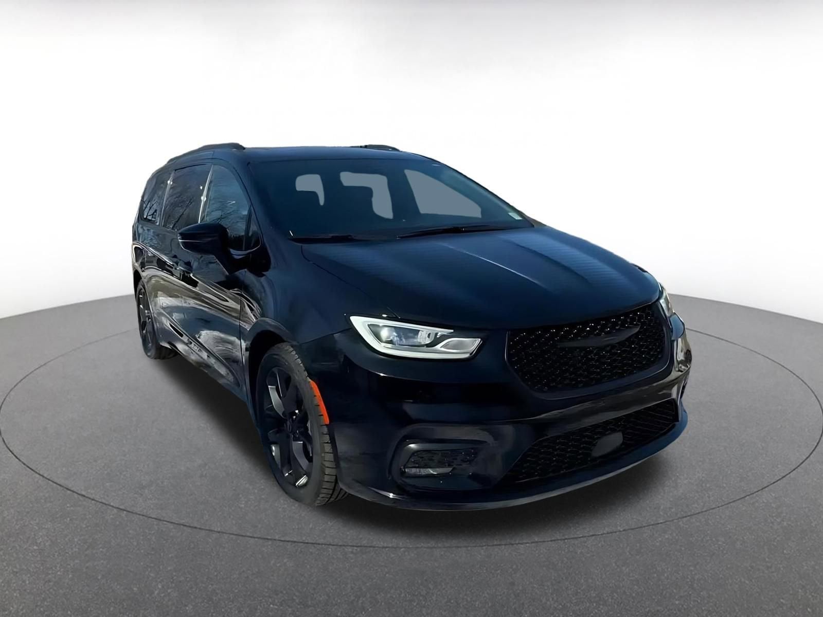 Thumbnail: 2025 Chrysler Pacifica - 3