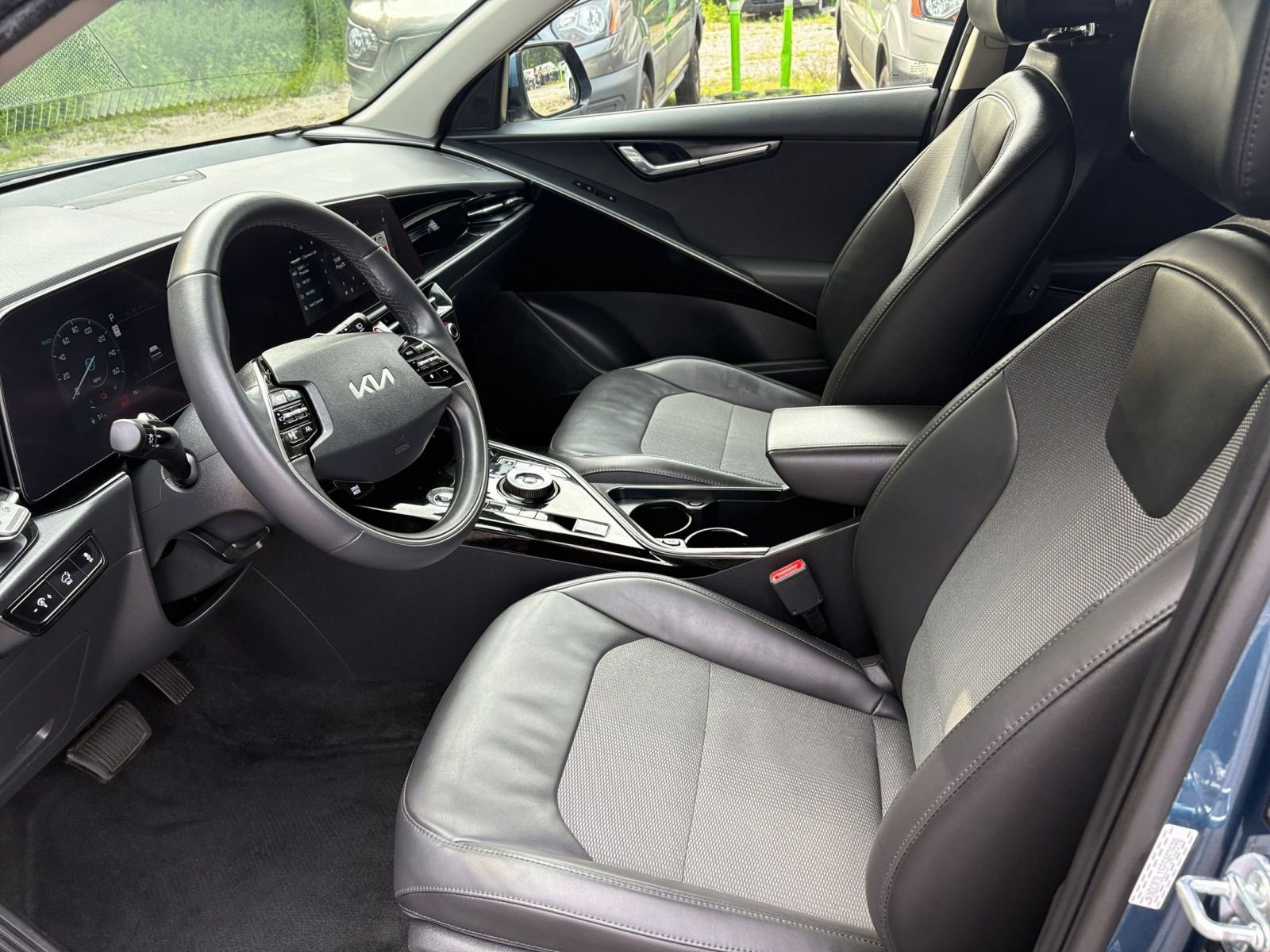 Thumbnail: 2023 Kia Niro - 30