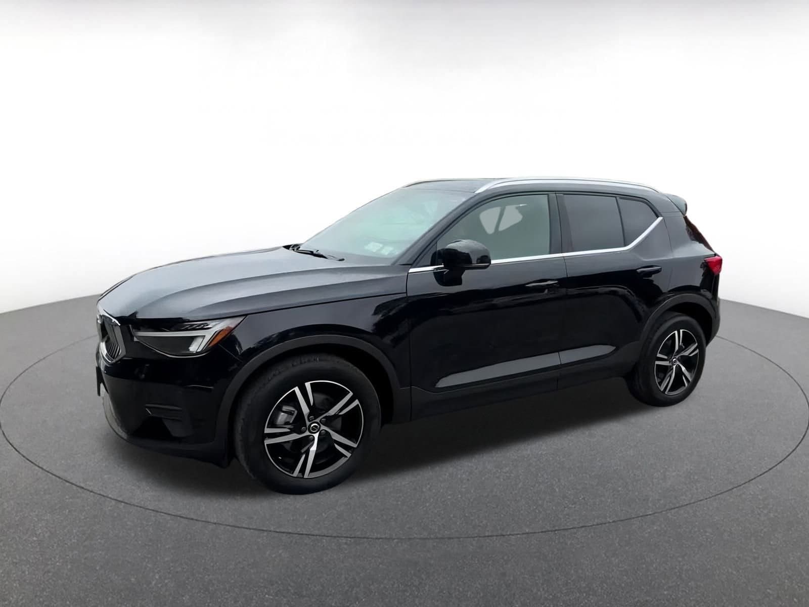 Thumbnail: 2024 Volvo XC40 - 7
