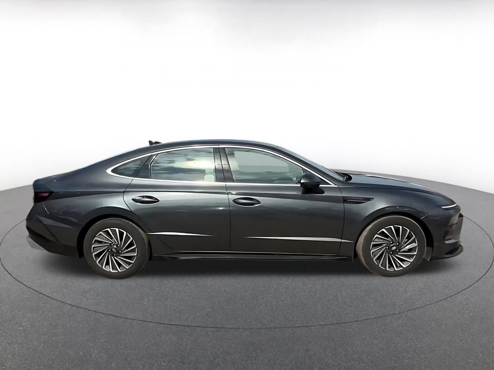 Thumbnail: 2025 Hyundai Sonata - 16