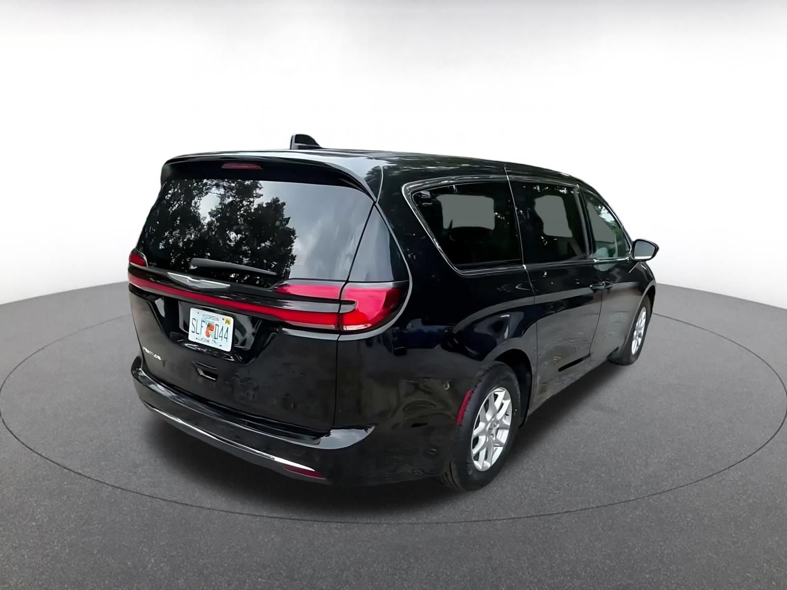 Thumbnail: 2024 Chrysler Pacifica - 14