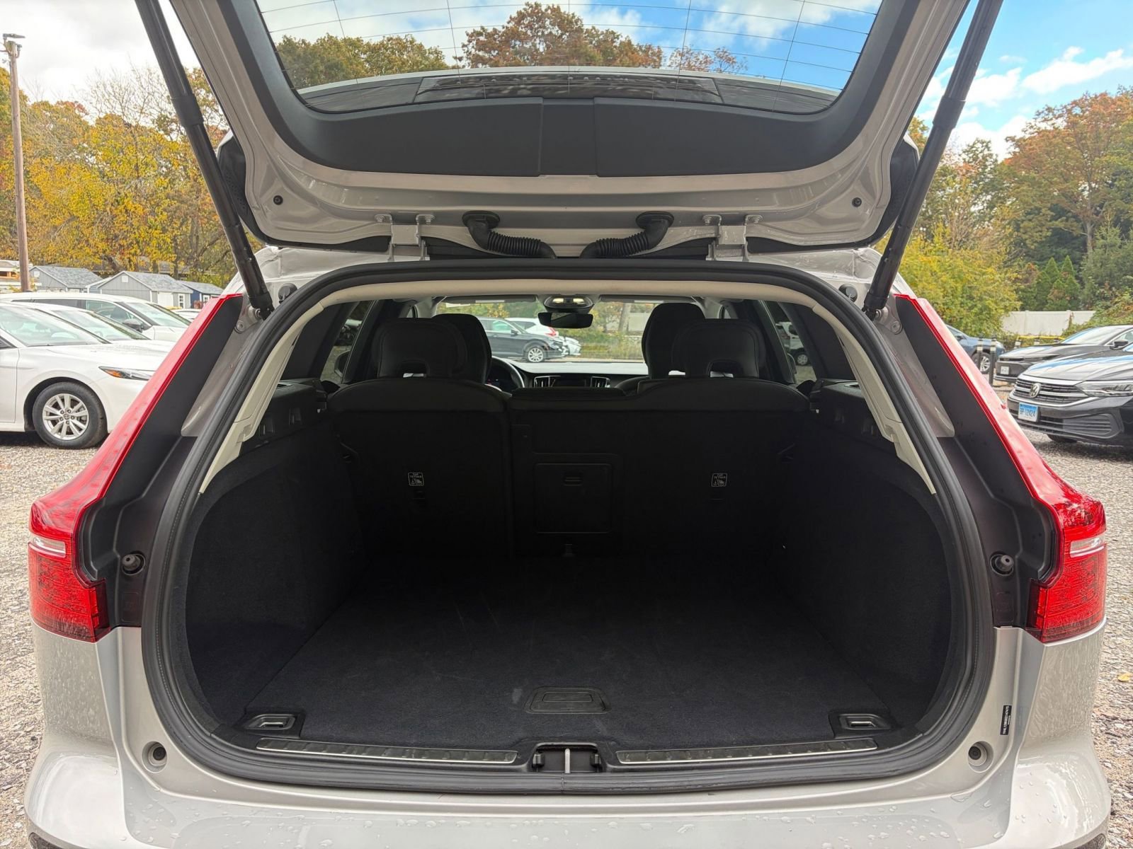 Thumbnail: 2025 Volvo S60 - 30