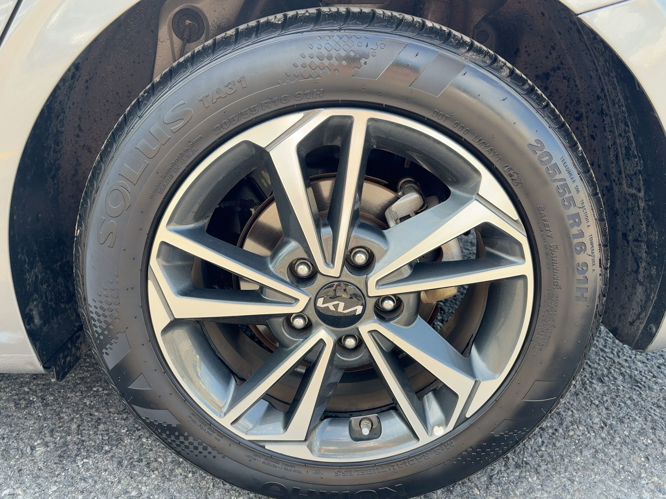 Thumbnail: 2024 Kia Forte - 16