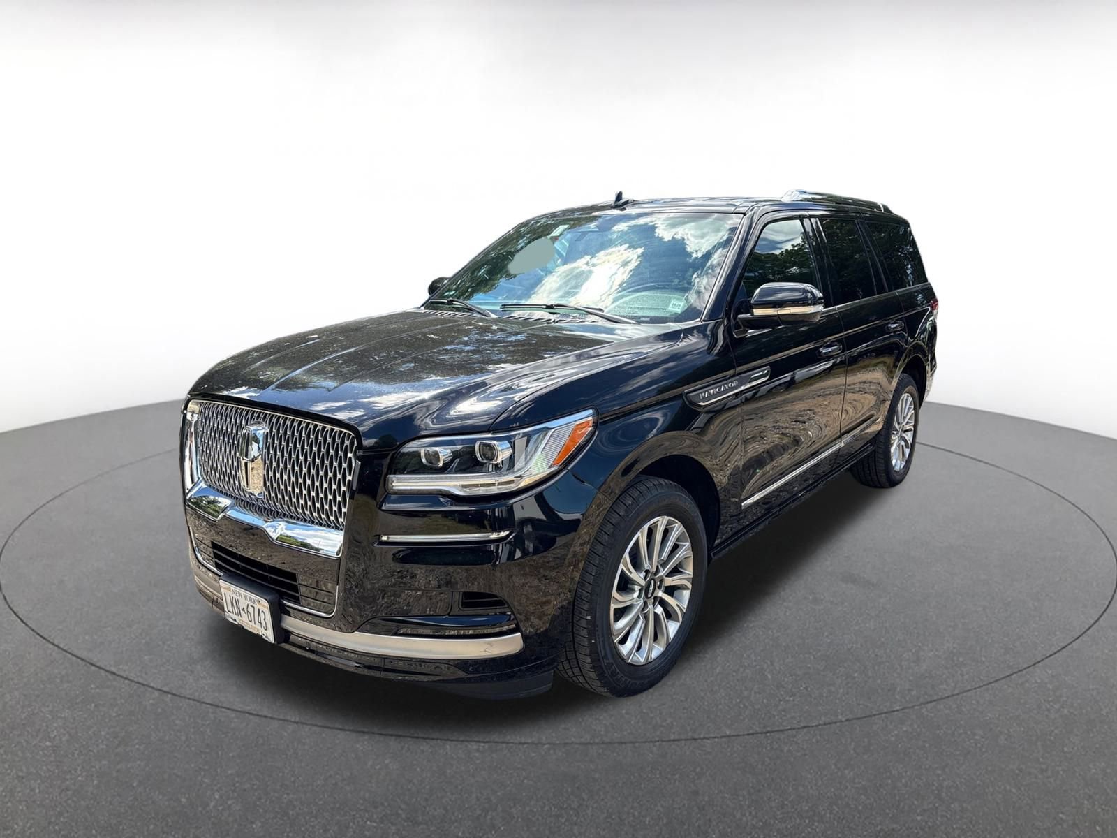 Thumbnail: 2024 Lincoln Navigator - 3