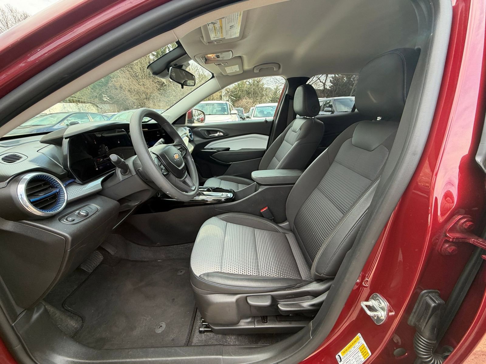 Thumbnail: 2025 Chevrolet Trax - 25