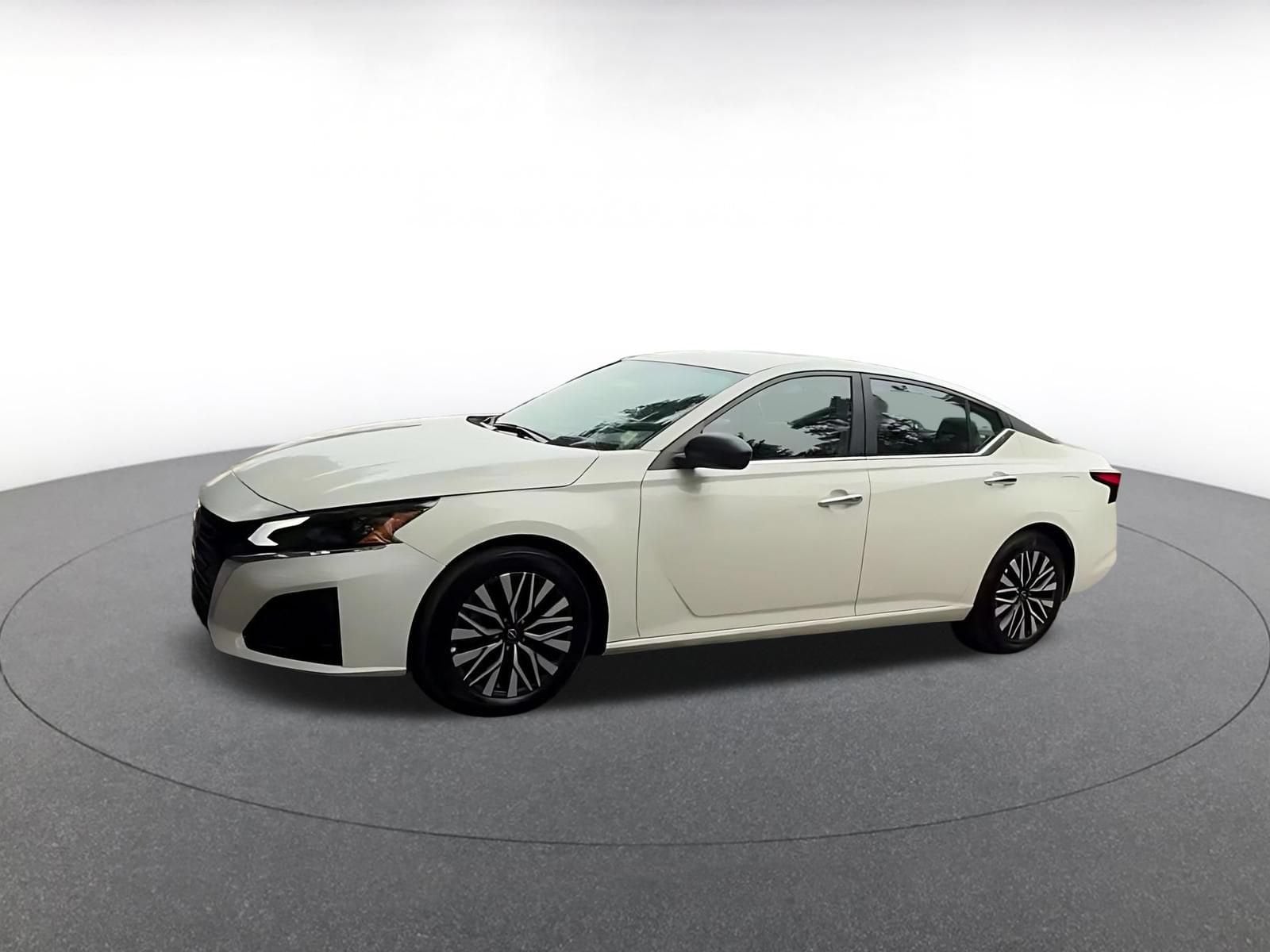 Thumbnail: 2025 Nissan Altima - 8