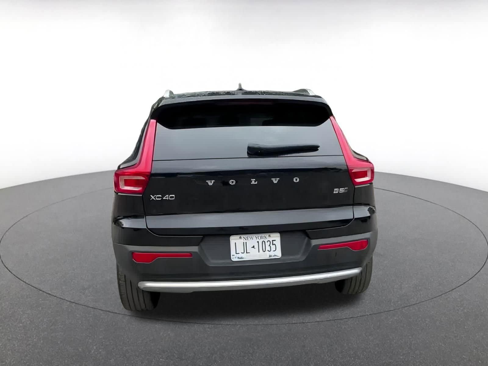 Thumbnail: 2024 Volvo XC40 - 12