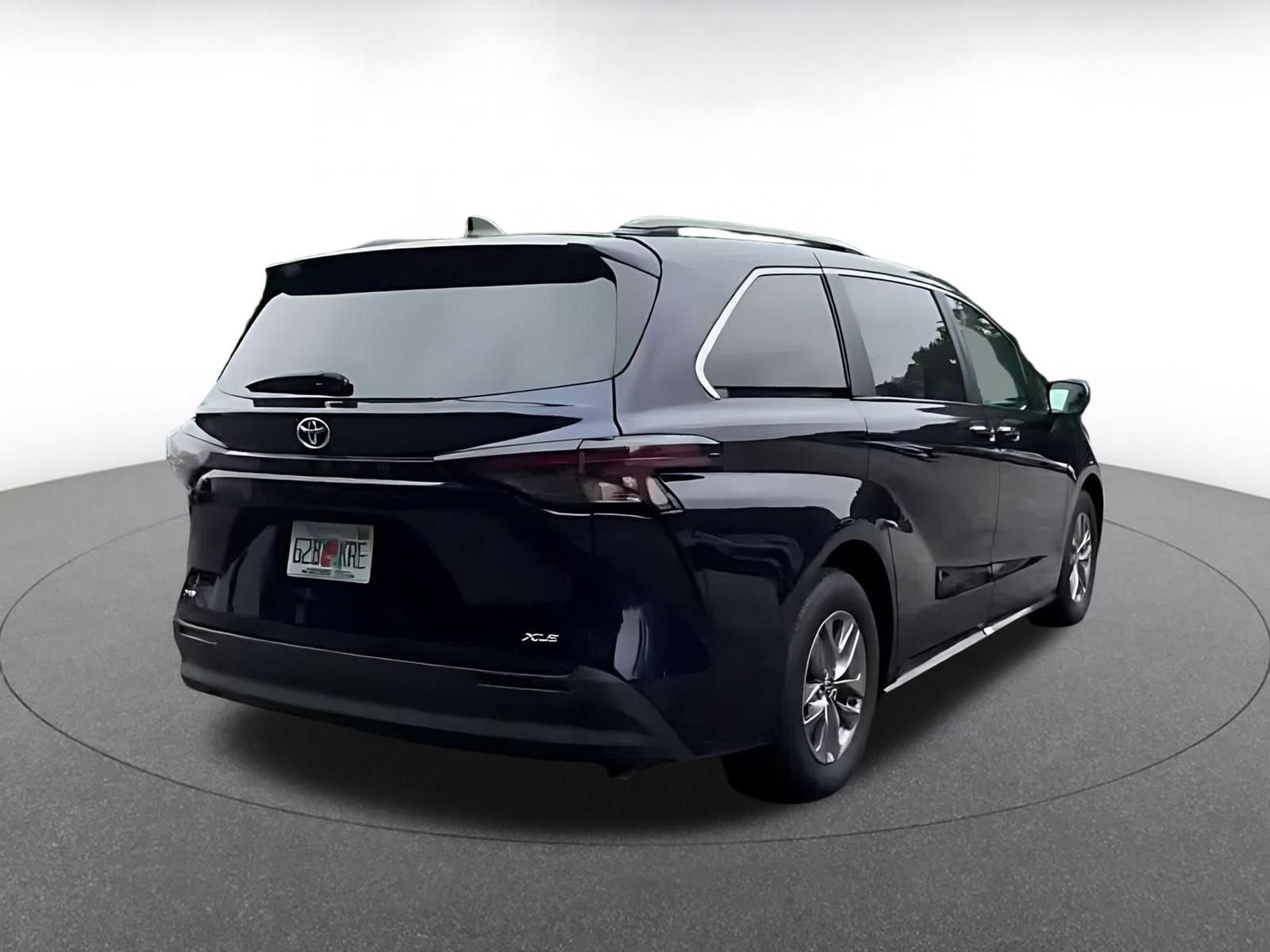 Thumbnail: 2025 Toyota Sienna - 13