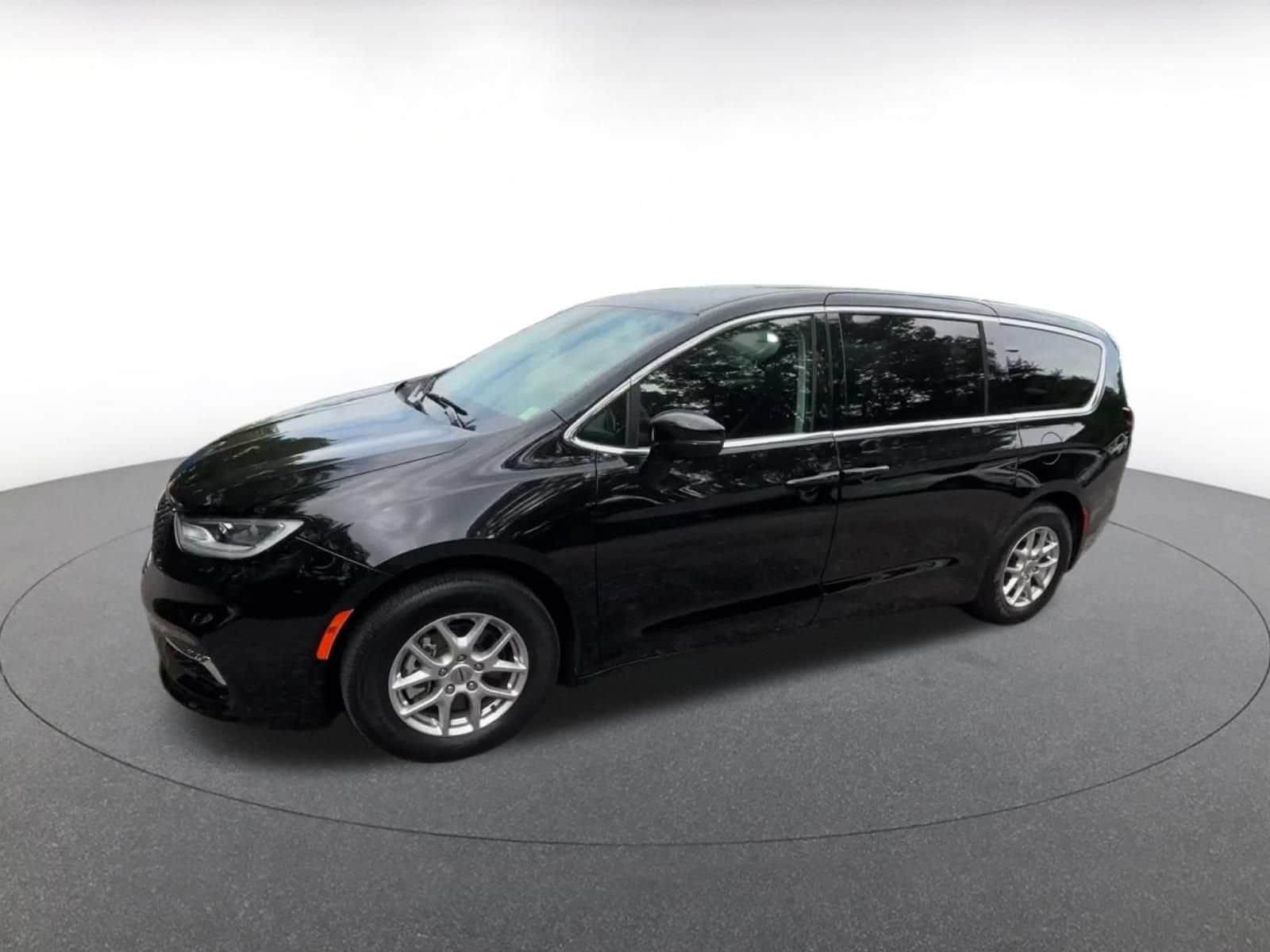 Thumbnail: 2024 Chrysler Pacifica - 6