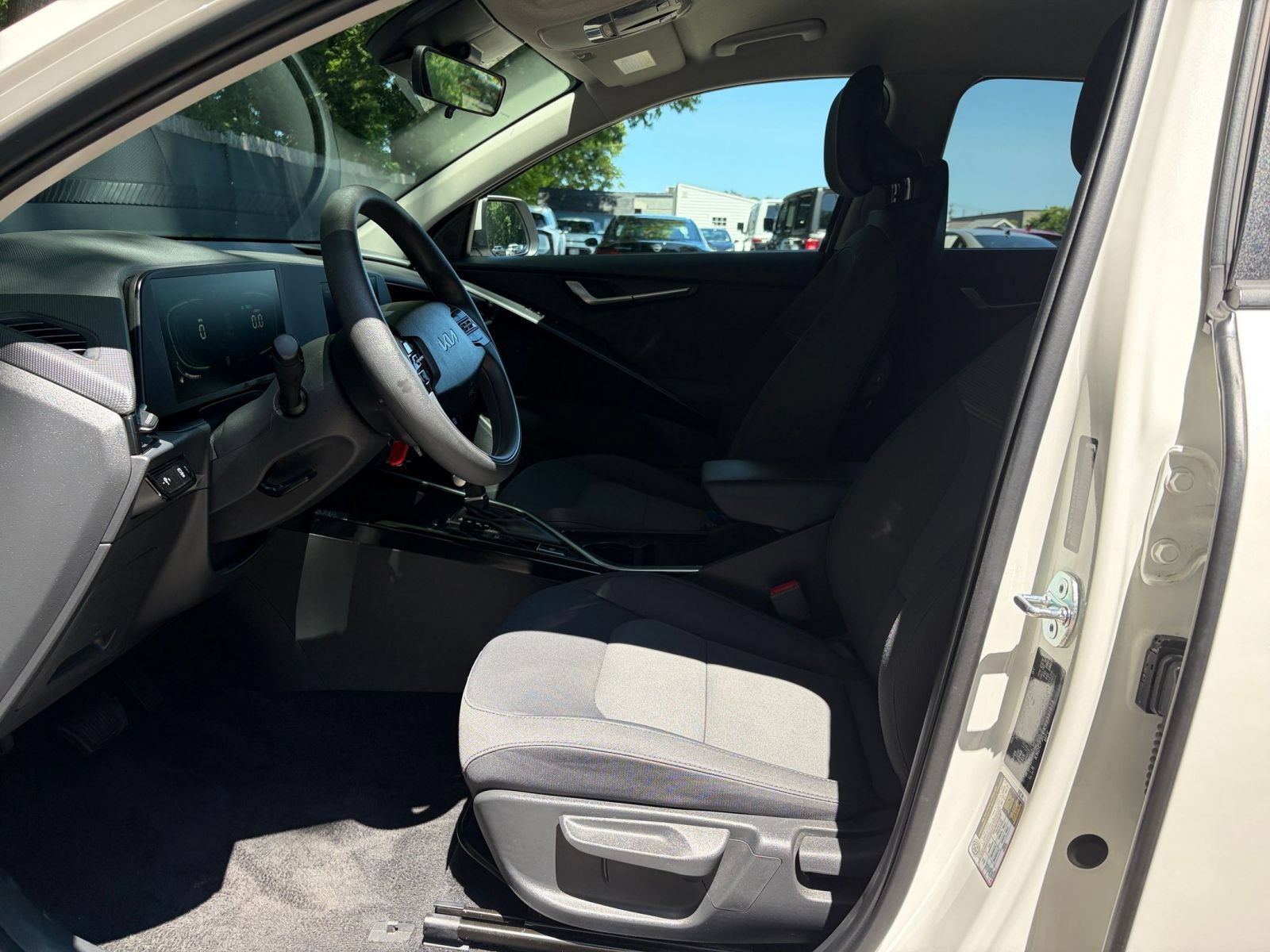 Thumbnail: 2026 Kia Niro - 24