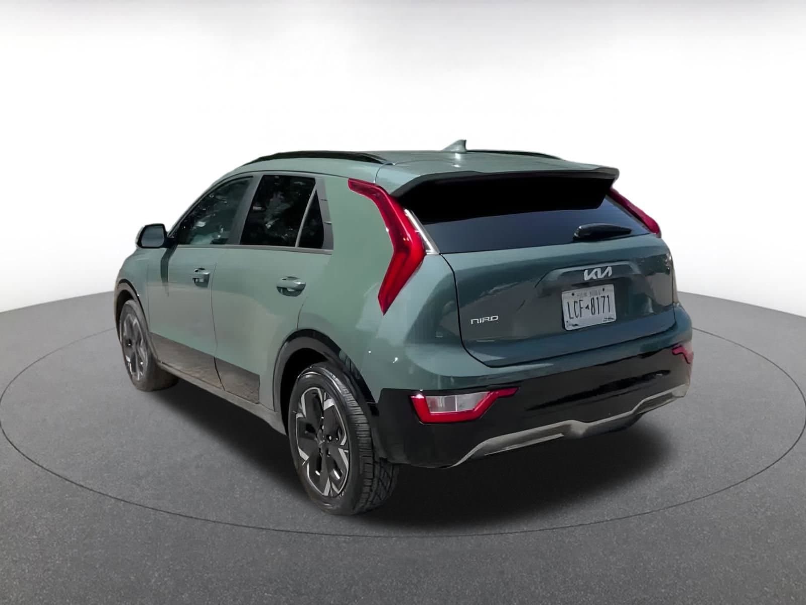 Thumbnail: 2023 Kia Niro - 12