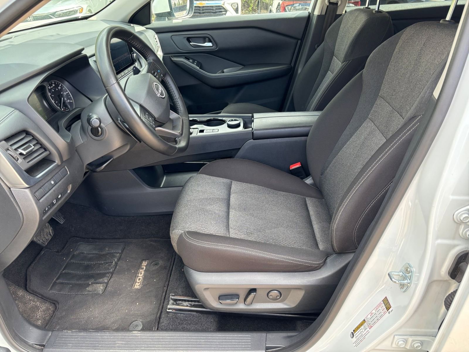 Thumbnail: 2025 Nissan Rogue - 32