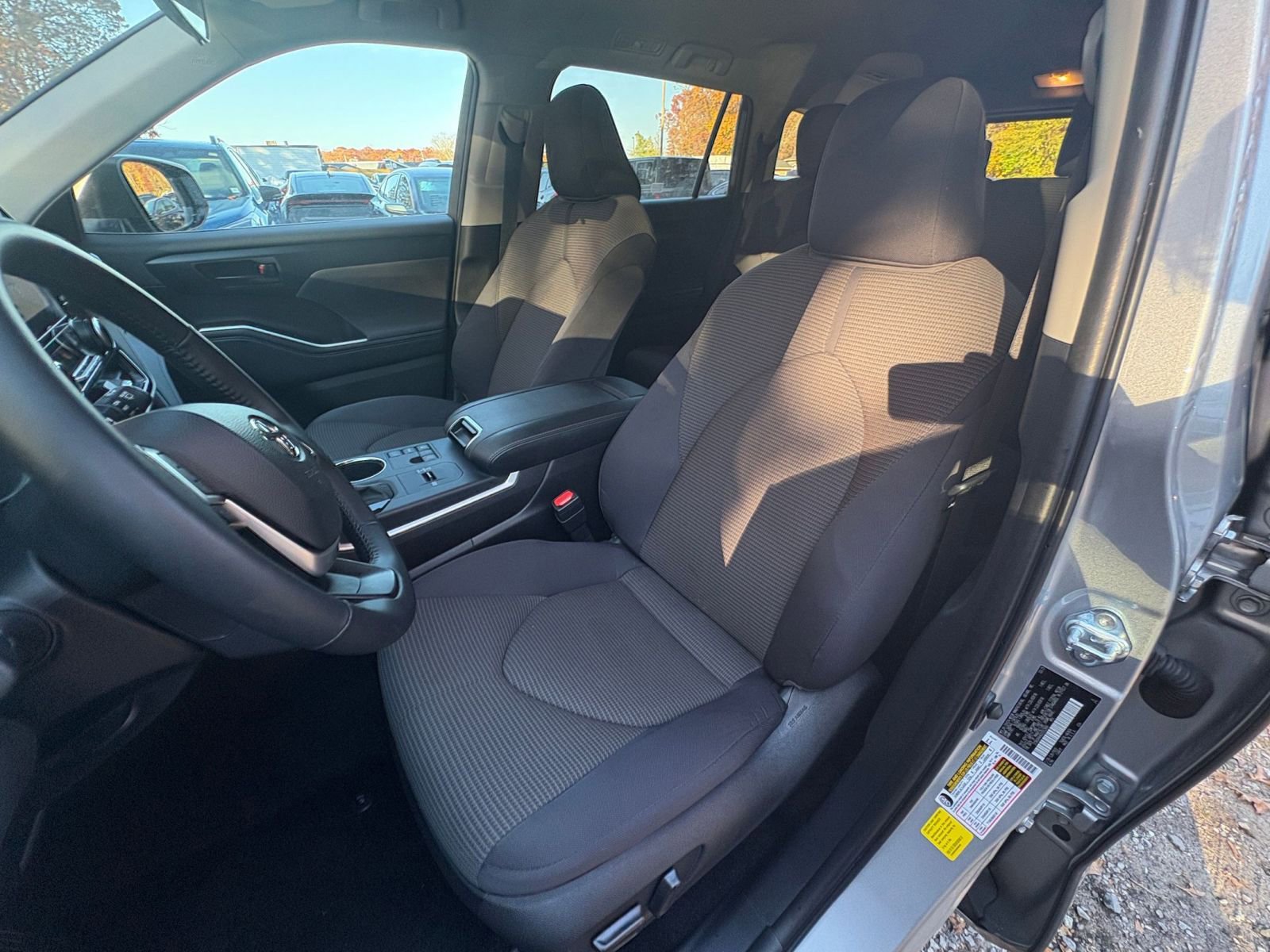 Thumbnail: 2025 Toyota Highlander - 32