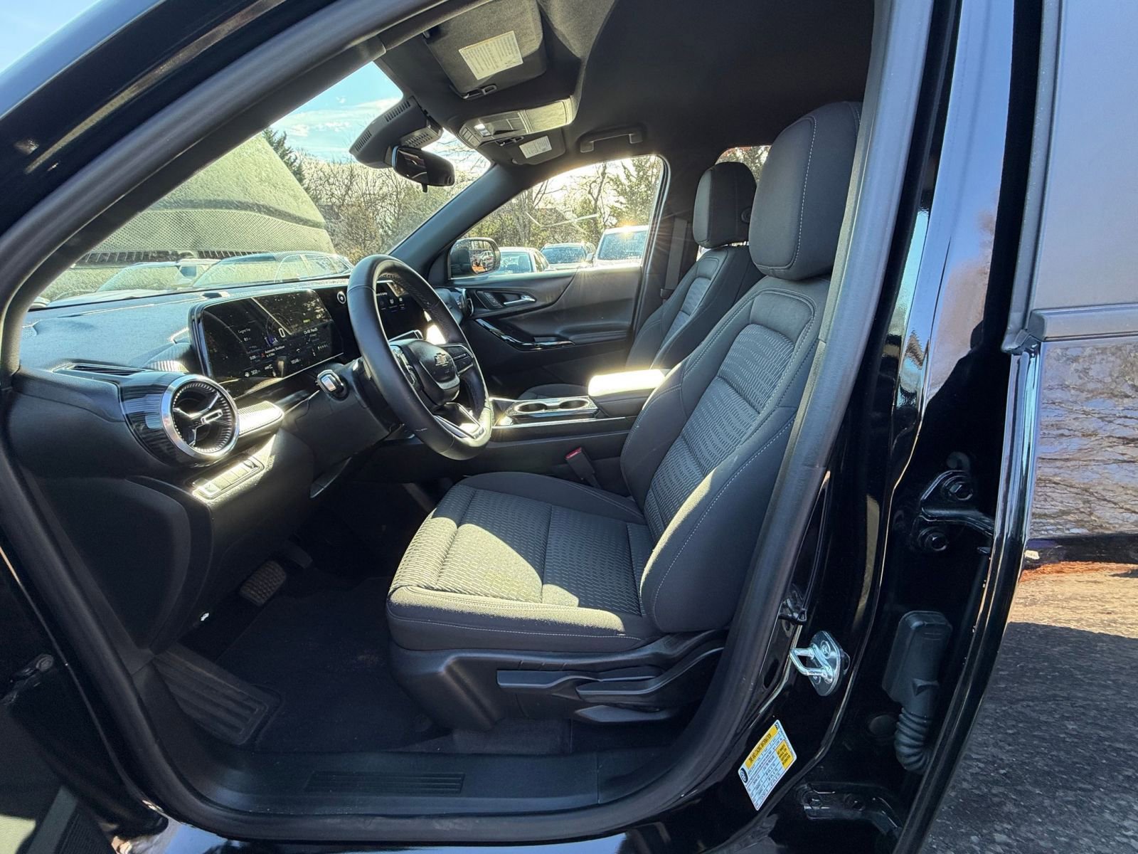 Thumbnail: 2025 Chevrolet Equinox - 25