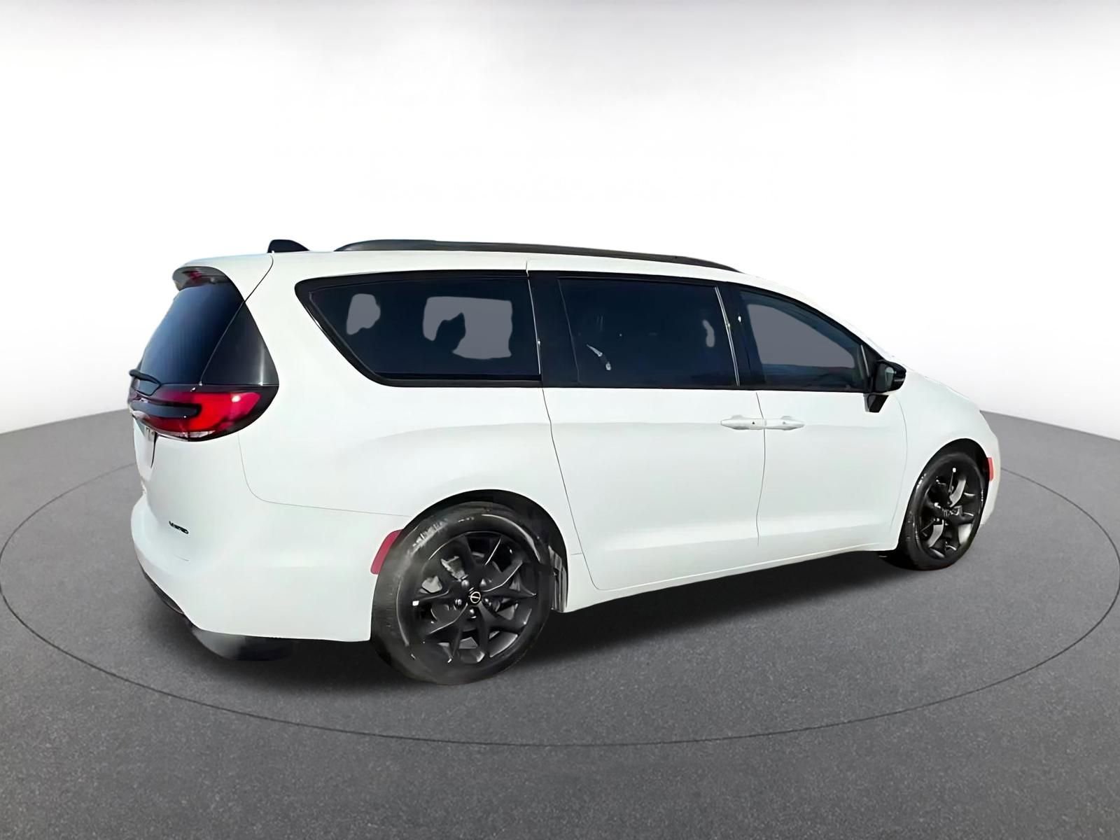 Thumbnail: 2025 Chrysler Pacifica - 15