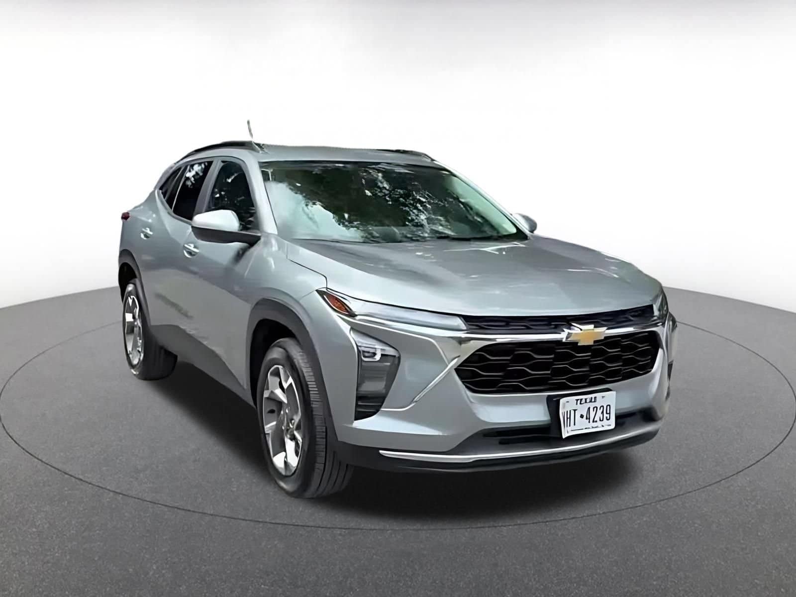 Thumbnail: 2025 Chevrolet Trax - 3
