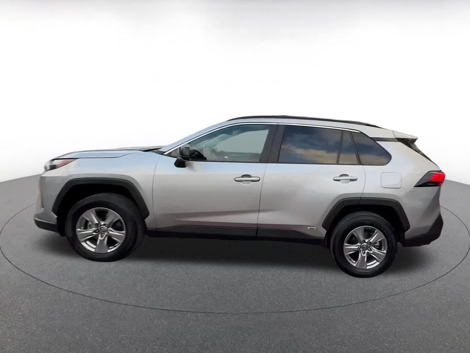 Thumbnail: 2025 Toyota RAV4 - 9