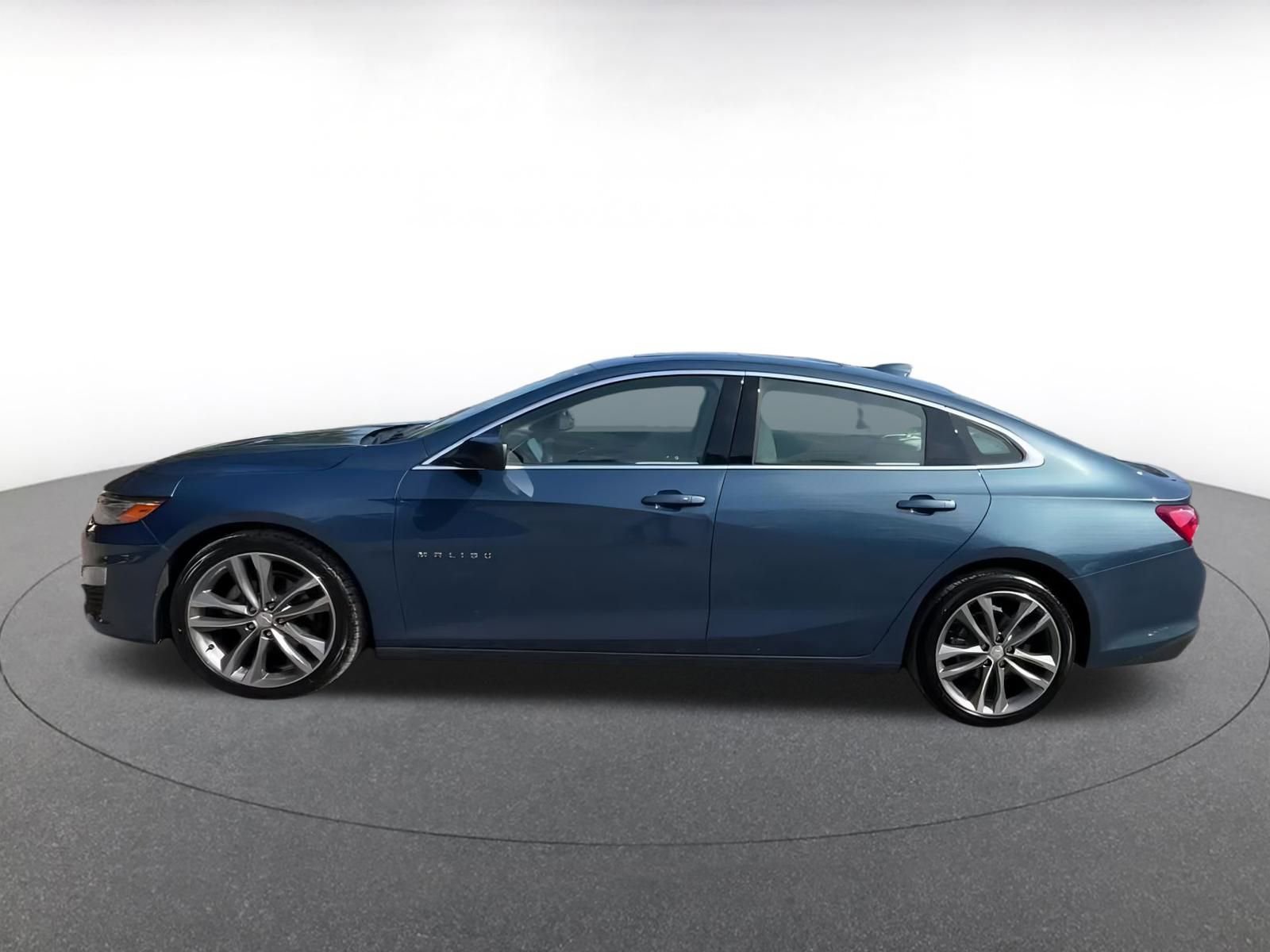 Thumbnail: 2024 Chevrolet Malibu - 9