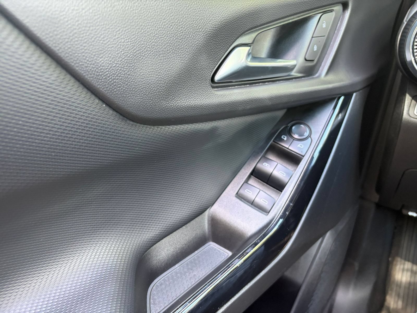 Thumbnail: 2025 Chevrolet Equinox - 18