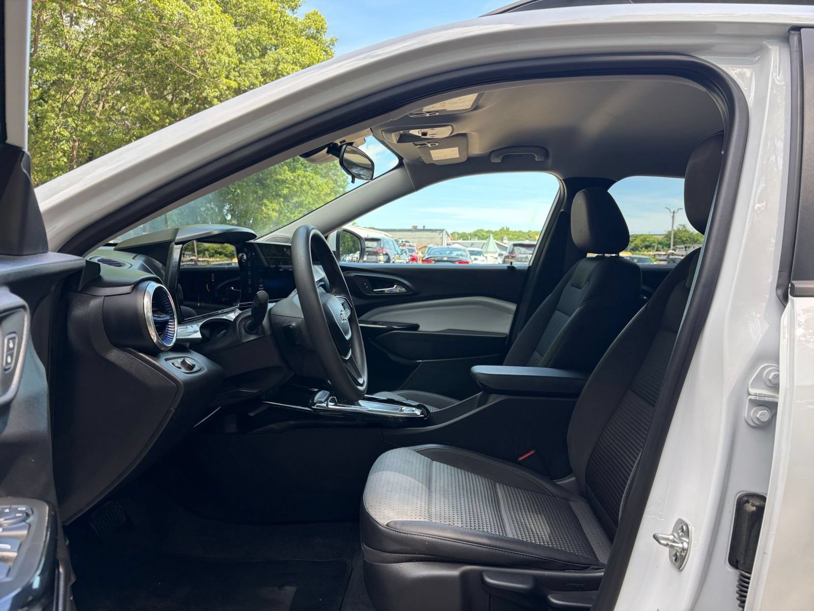 Thumbnail: 2025 Chevrolet Trax - 25