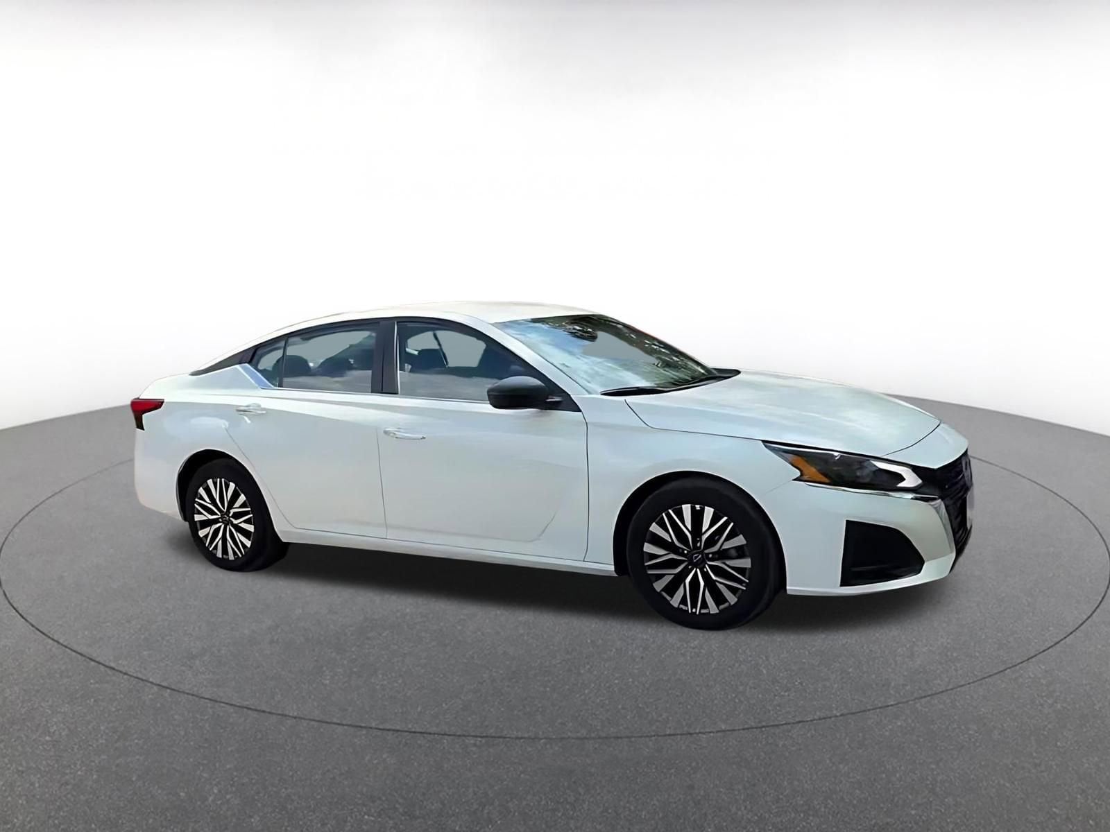 Thumbnail: 2025 Nissan Altima - 2