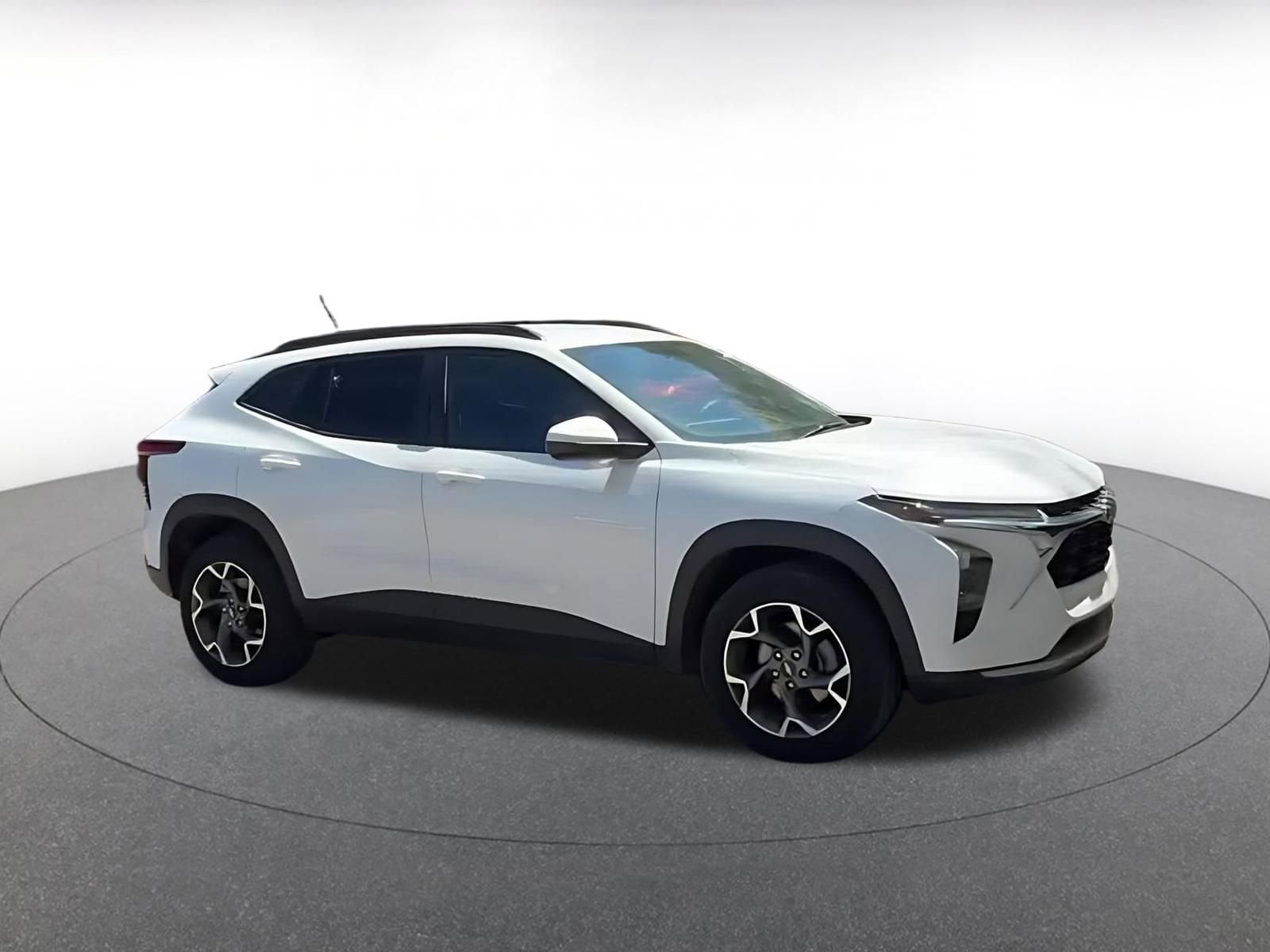 Thumbnail: 2025 Chevrolet Trax - 2