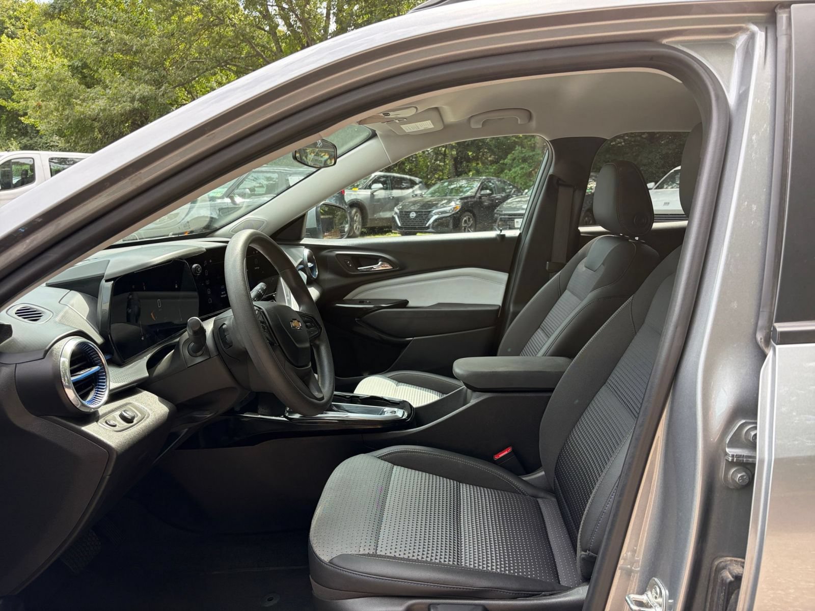 Thumbnail: 2025 Chevrolet Trax - 21