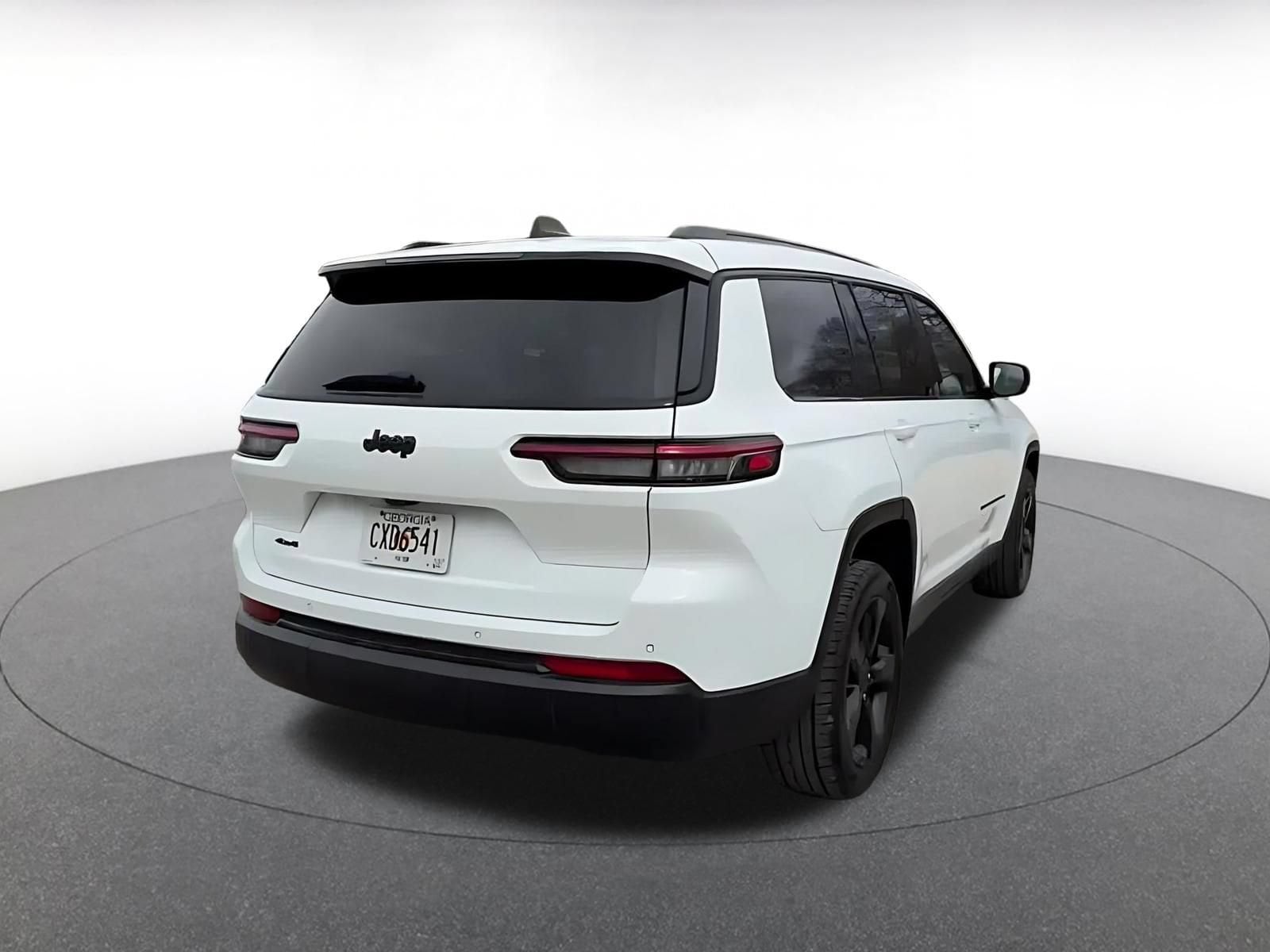 Thumbnail: 2023 Jeep Grand Cherokee - 14