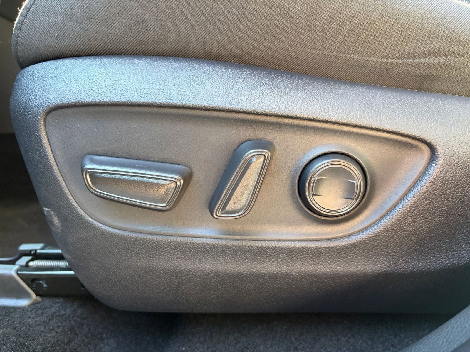 Thumbnail: 2025 Toyota RAV4 - 23