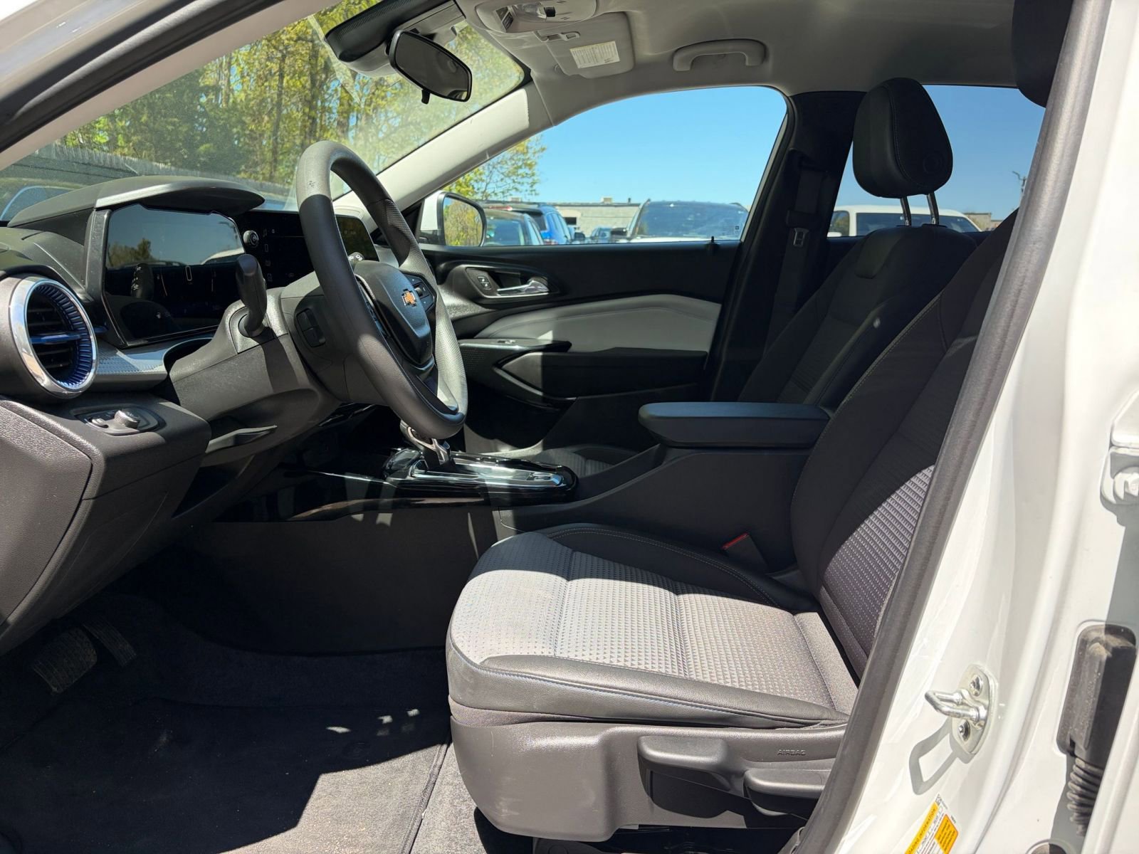Thumbnail: 2025 Chevrolet Trax - 25