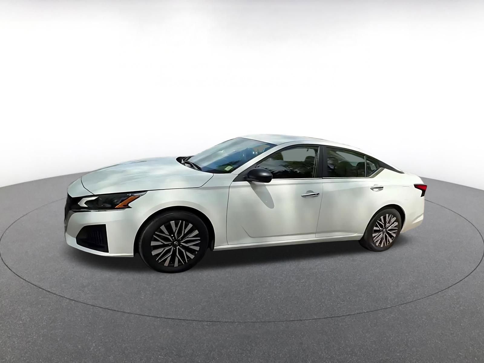 Thumbnail: 2025 Nissan Altima - 8