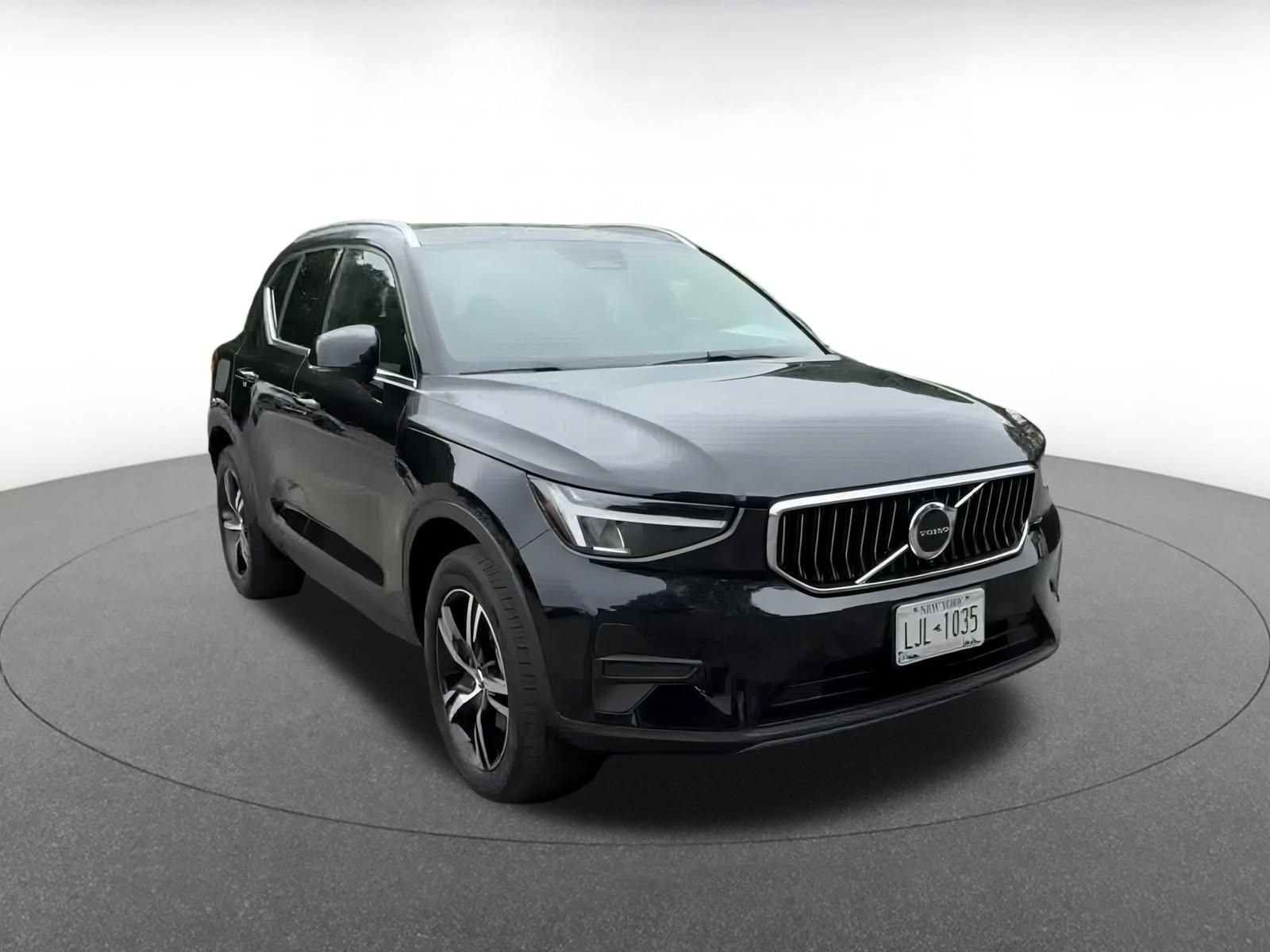 Thumbnail: 2024 Volvo XC40 - 3