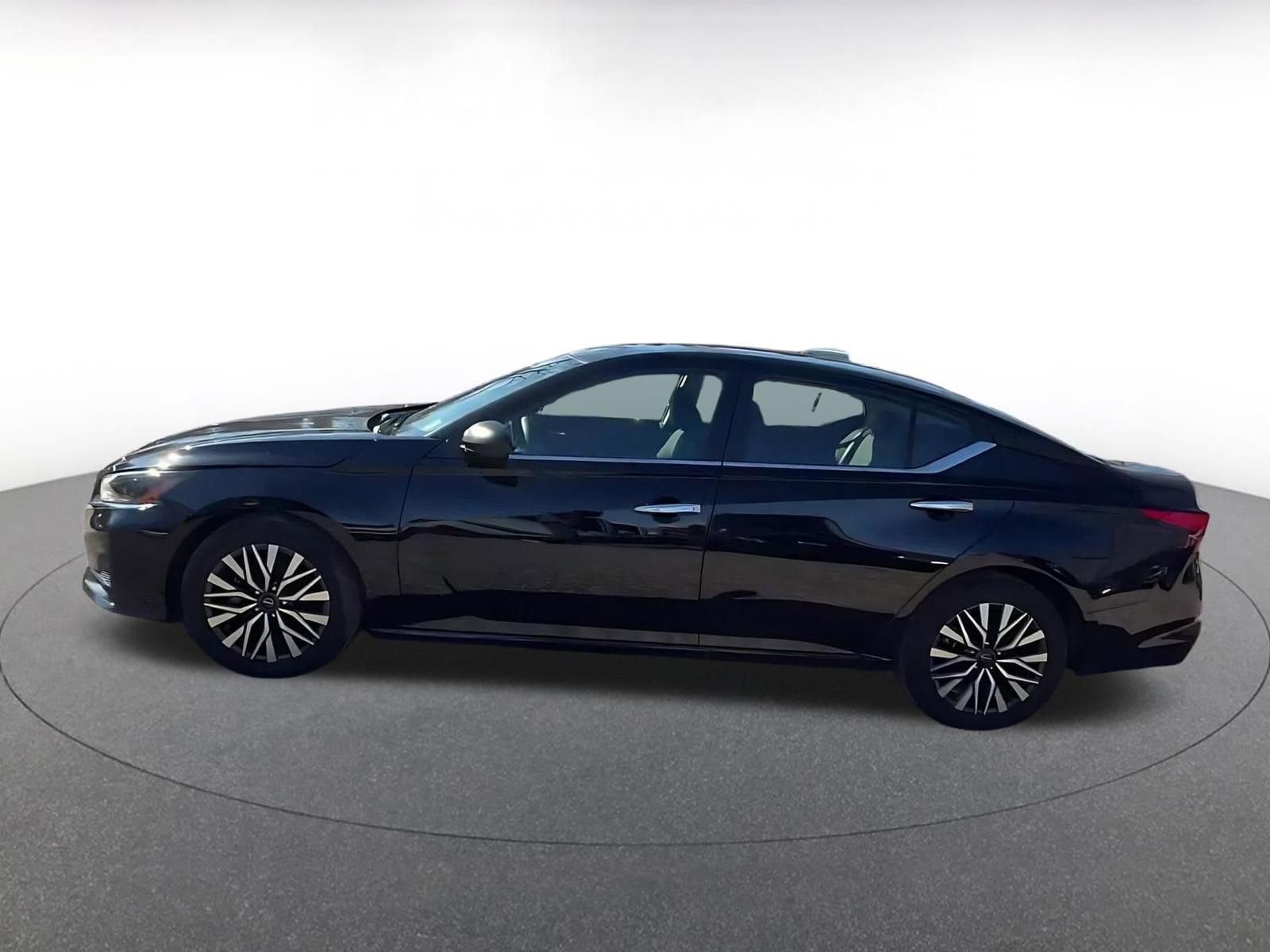 Thumbnail: 2025 Nissan Altima - 8