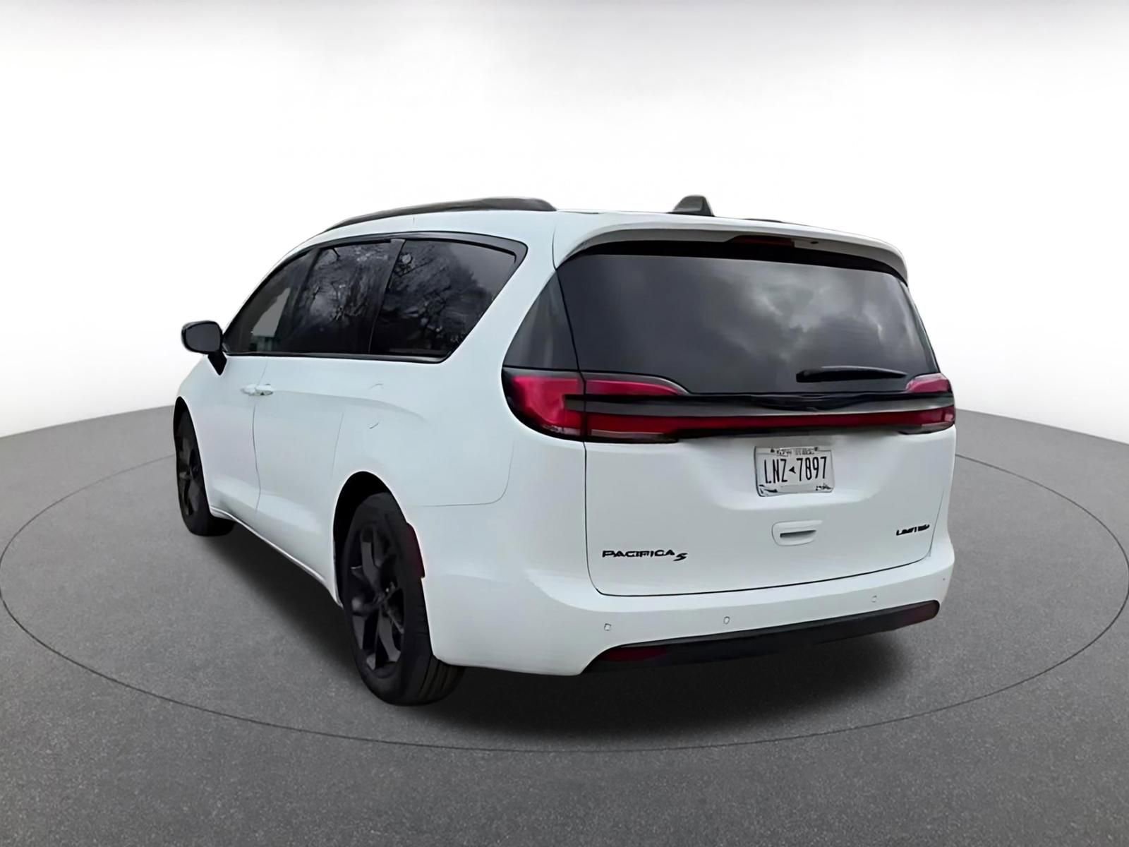Thumbnail: 2025 Chrysler Pacifica - 11