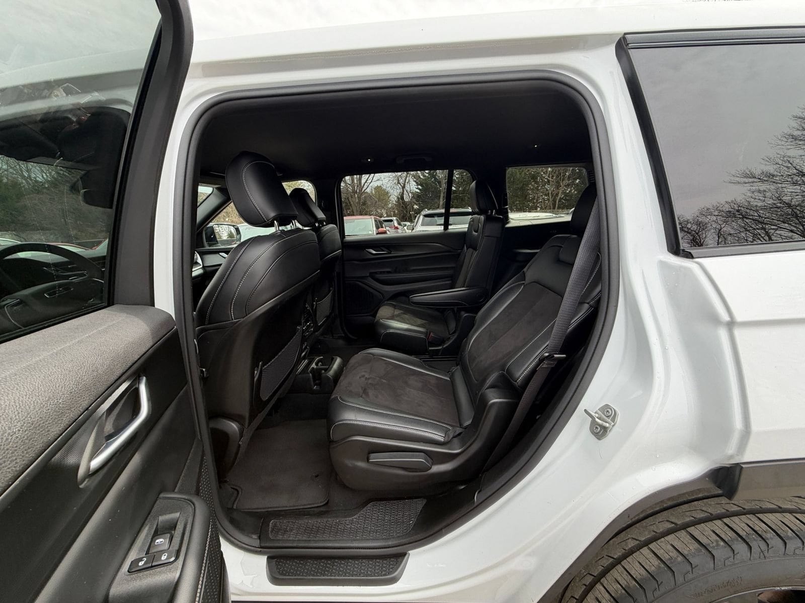 Thumbnail: 2023 Jeep Grand Cherokee - 28